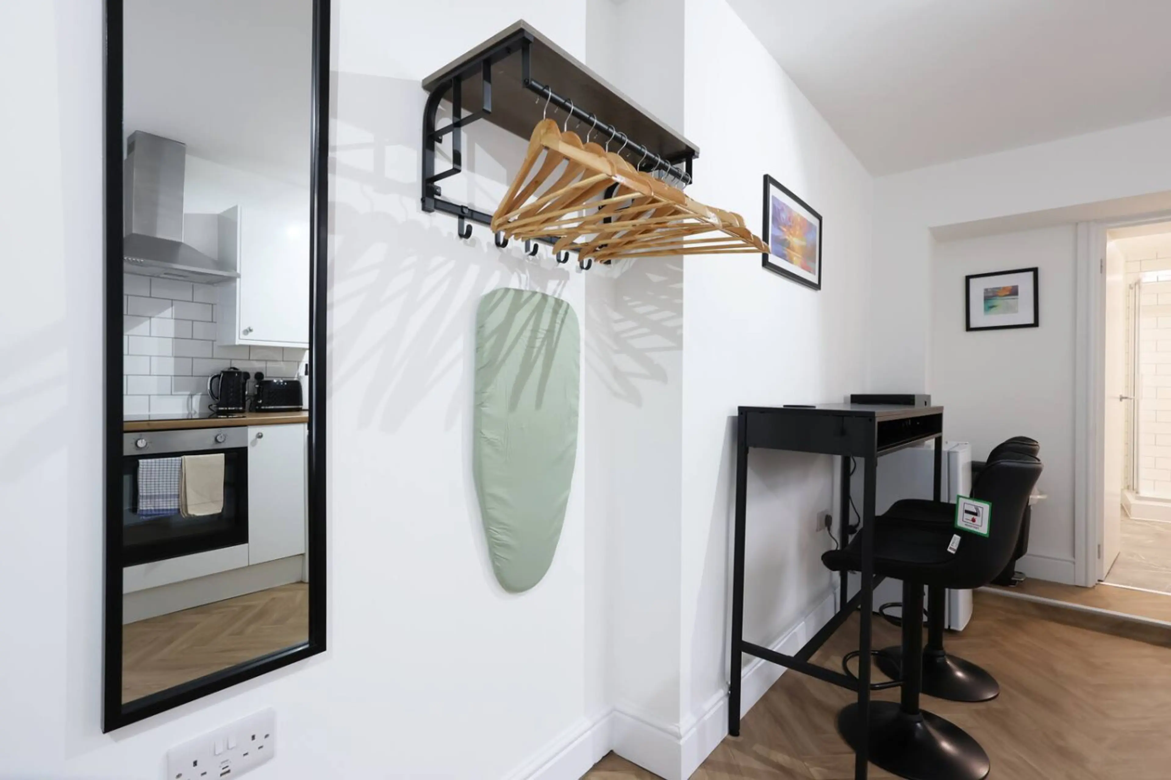 The New Lodge - Room 10 - Image 3