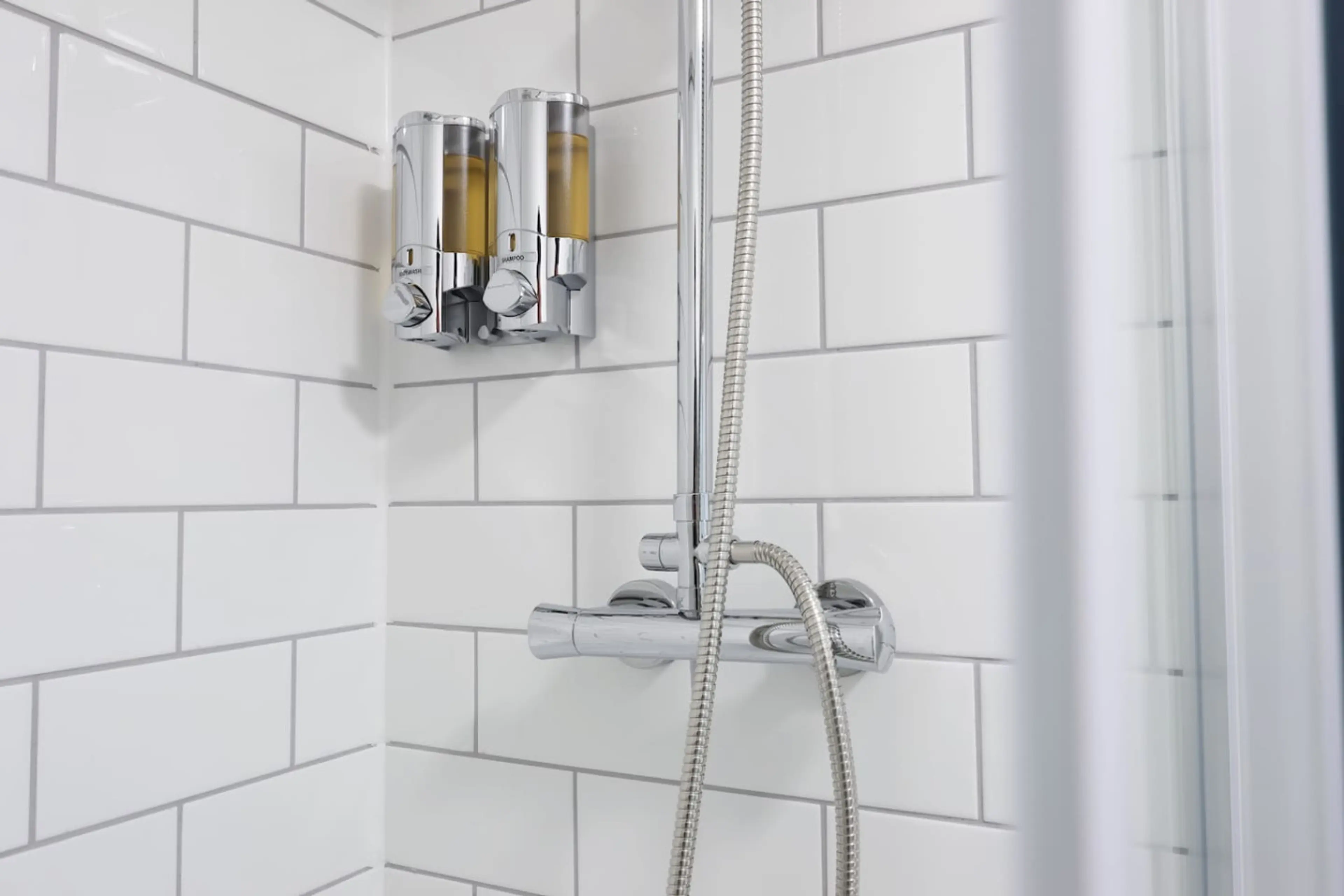 The New Lodge - Room 10 - Image 8