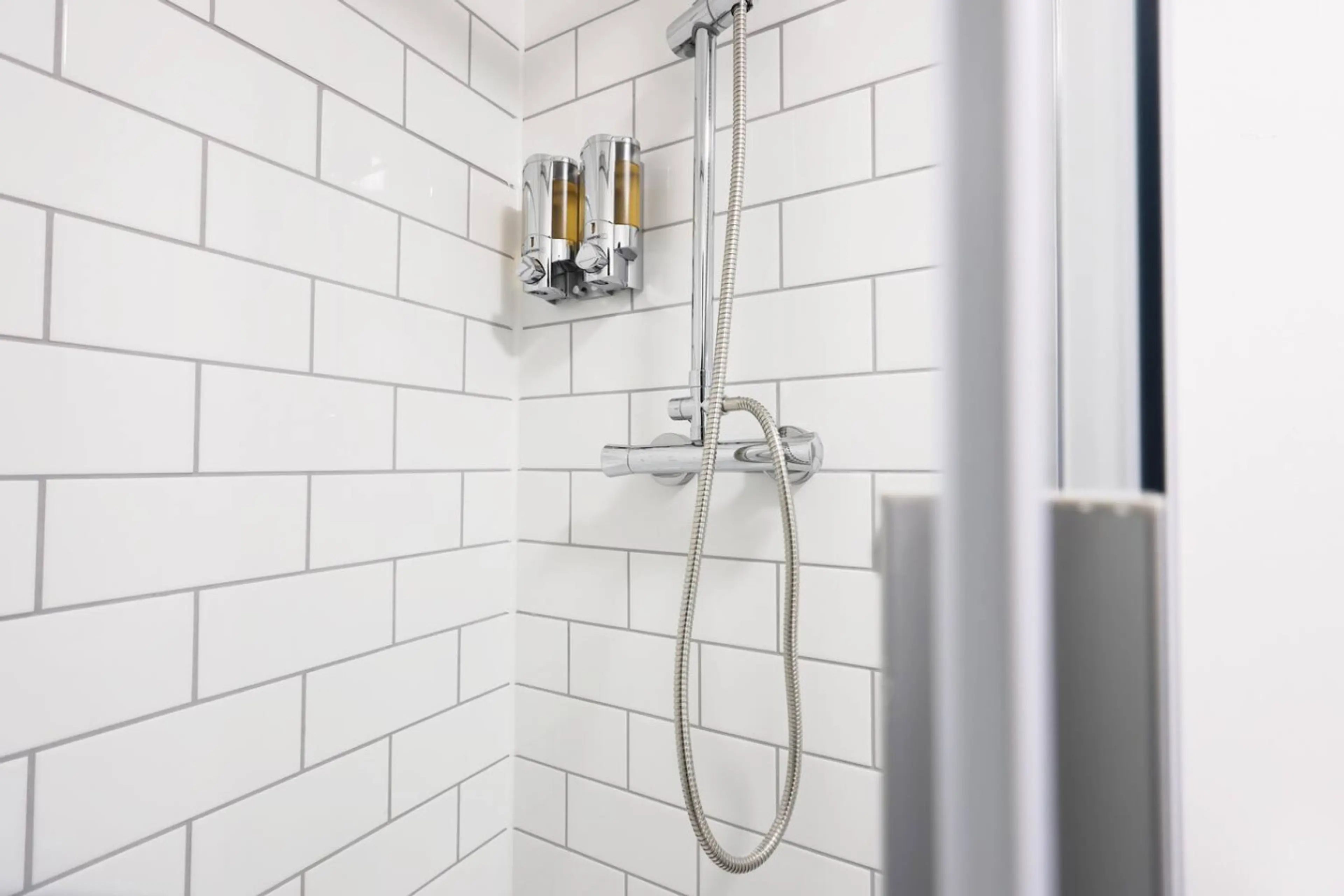 The New Lodge - Room 10 - Image 4