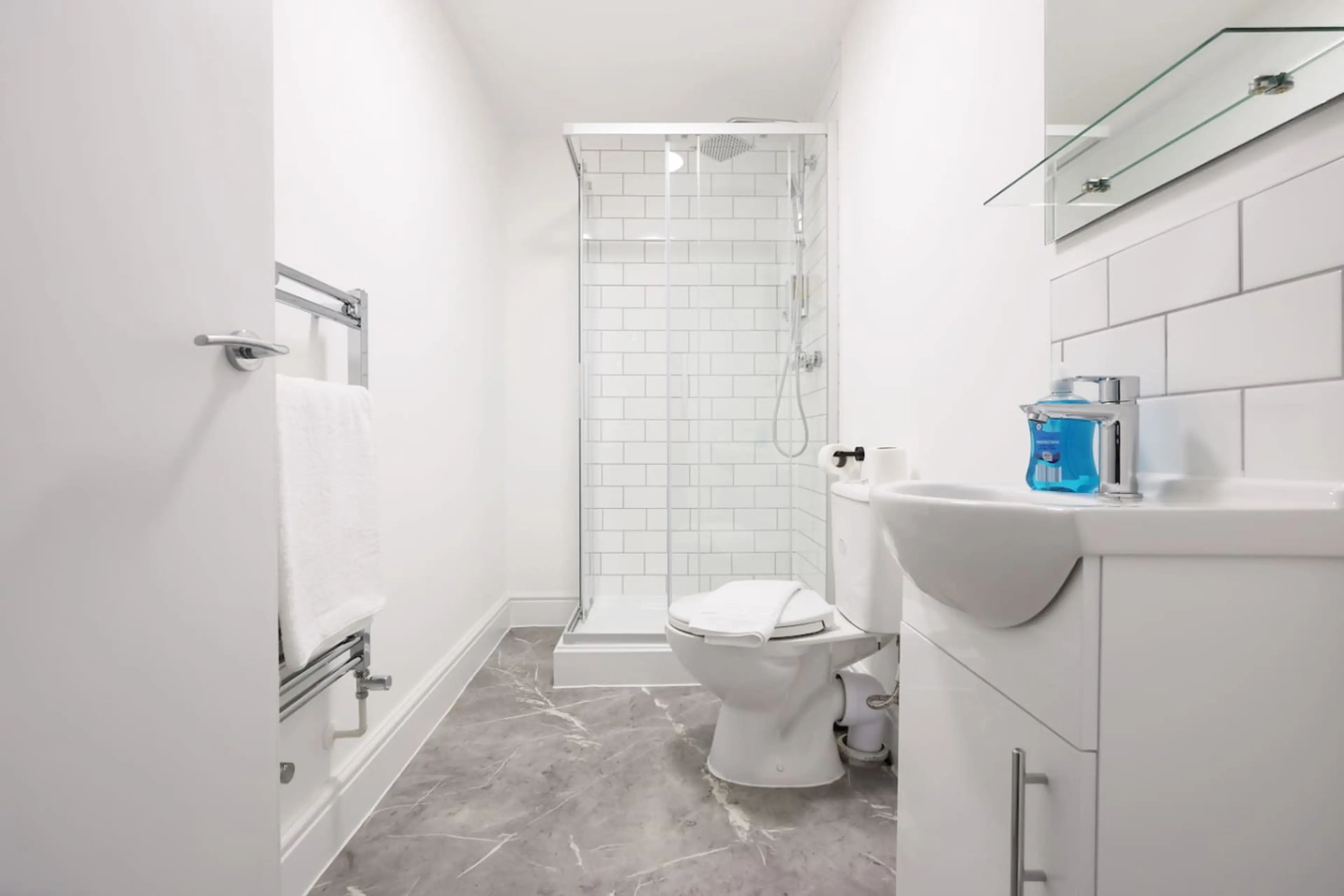 The New Lodge - Room 10 - Image 7