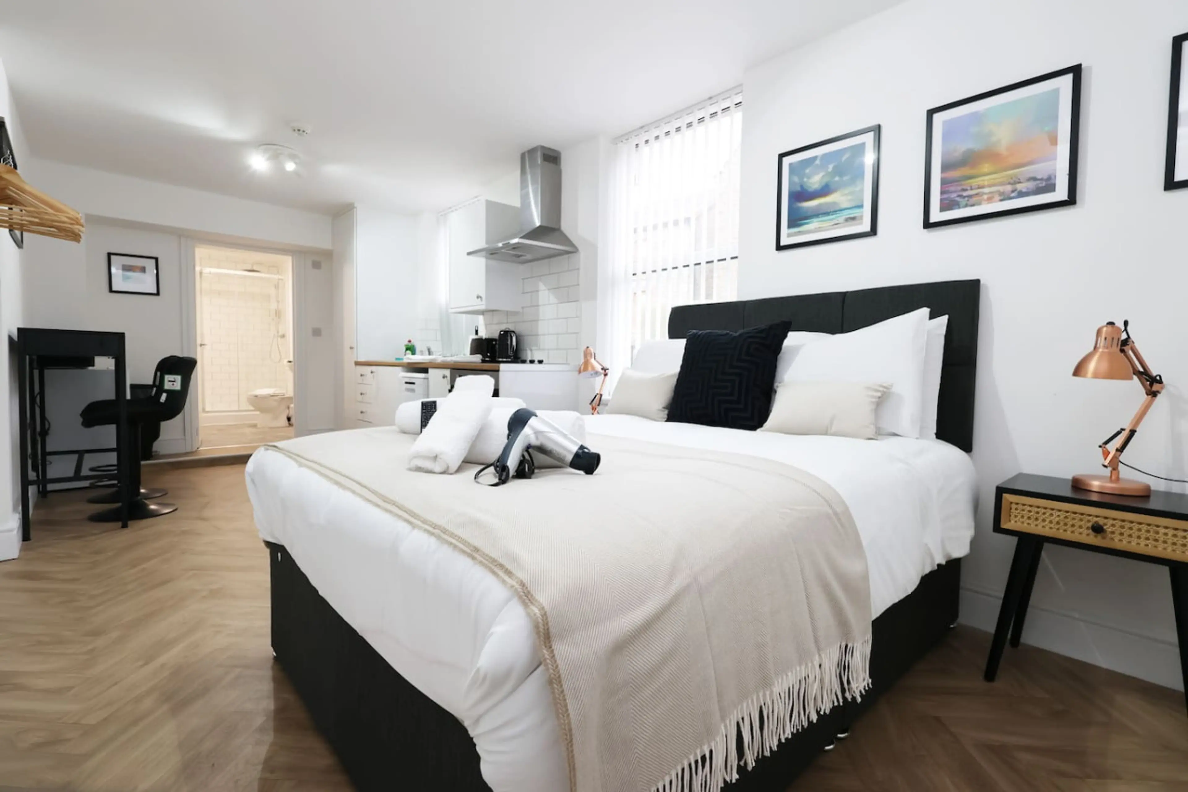 The New Lodge - Room 10 - Image 18