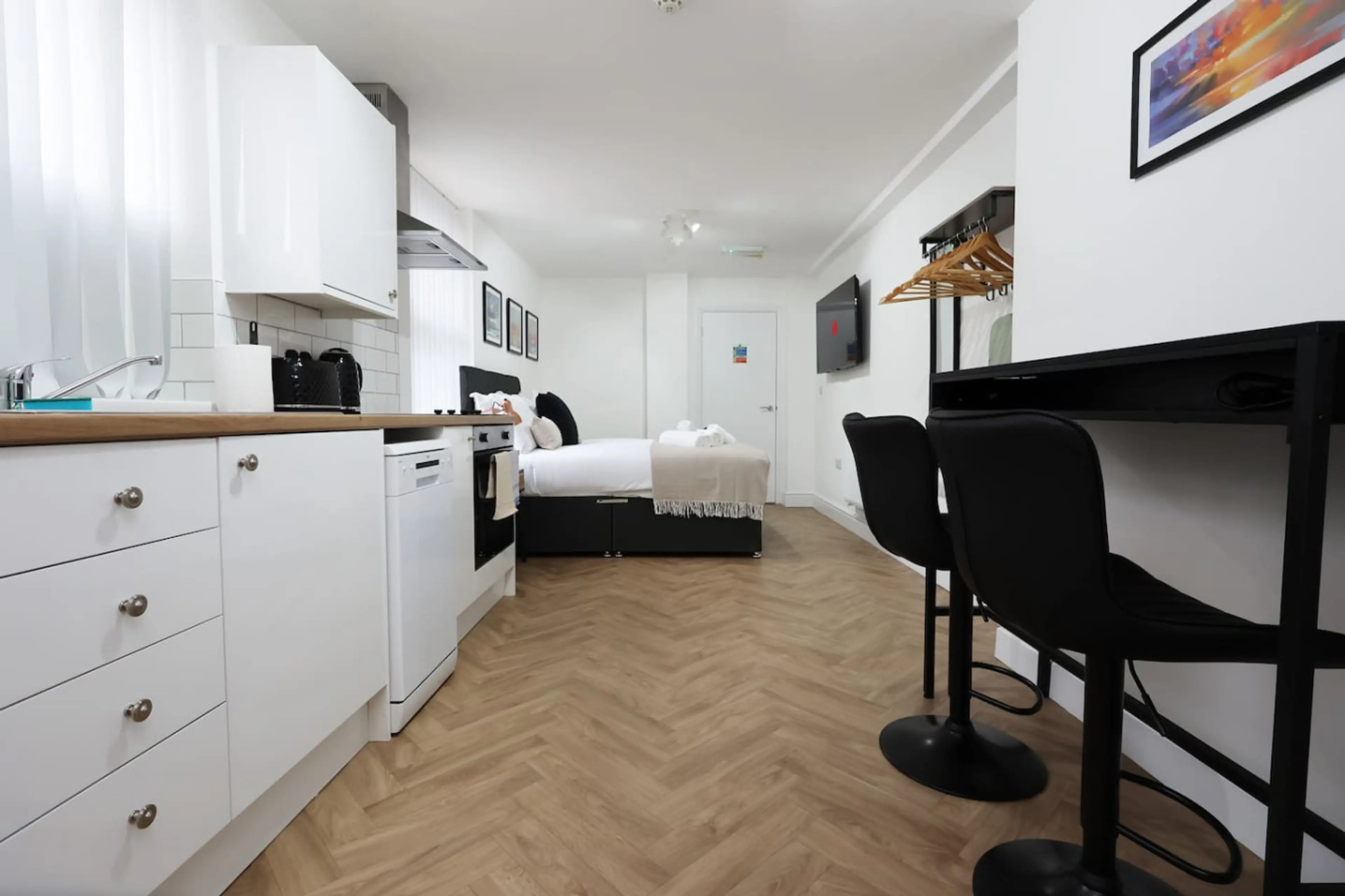 The New Lodge - Room 10 - Image 26