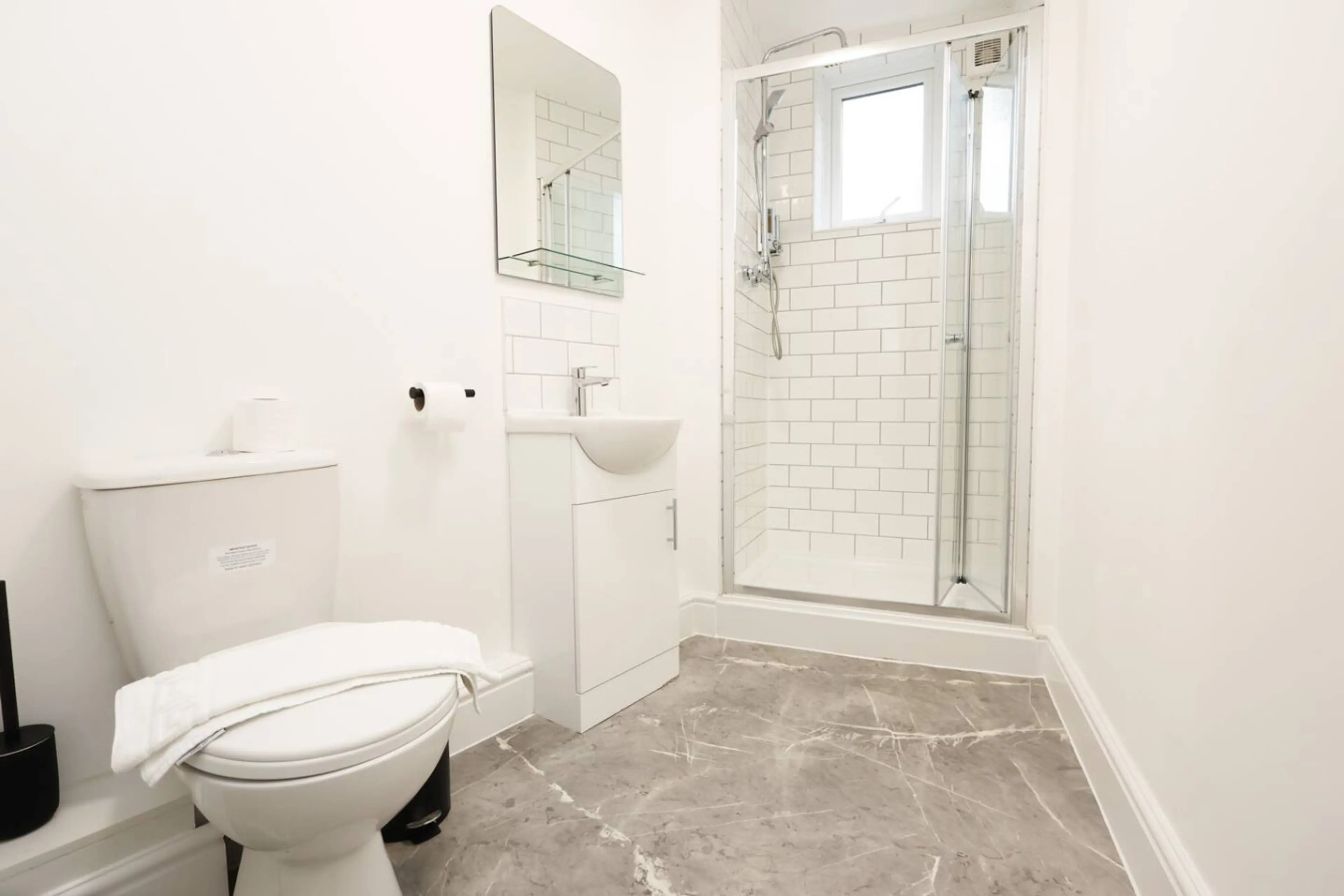 The New Lodge - Room 12 - Image 6