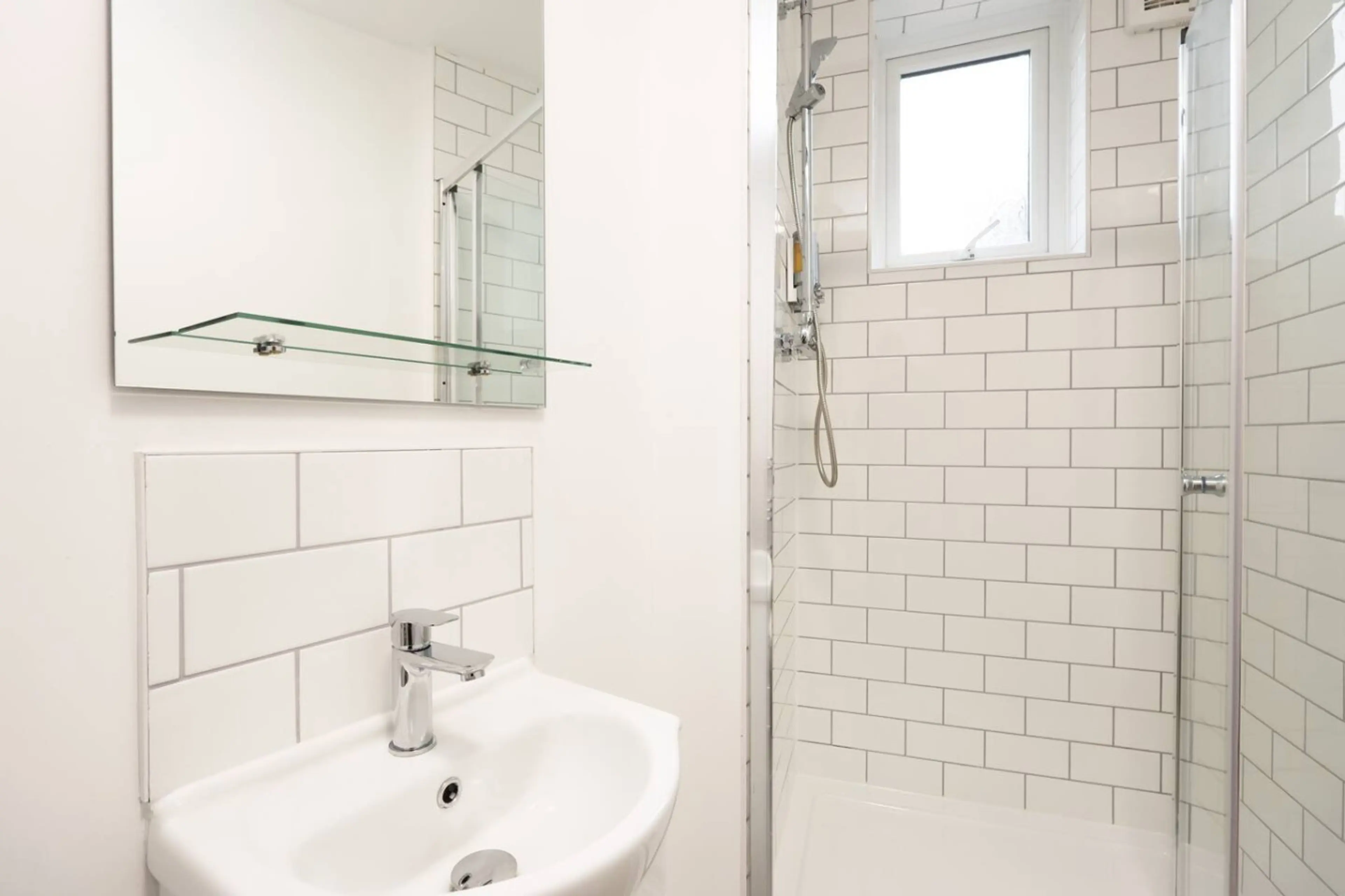 The New Lodge - Room 12 - Image 18