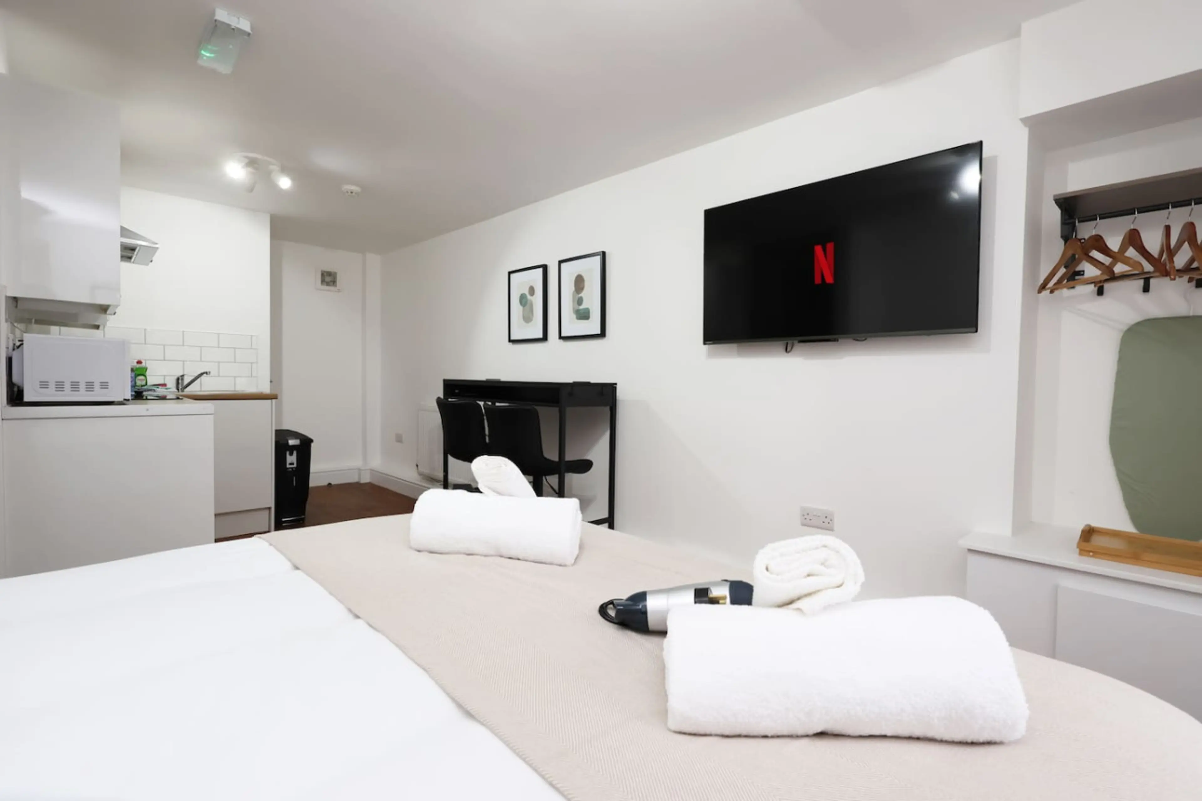 The New Lodge - Room 12 - Image 2