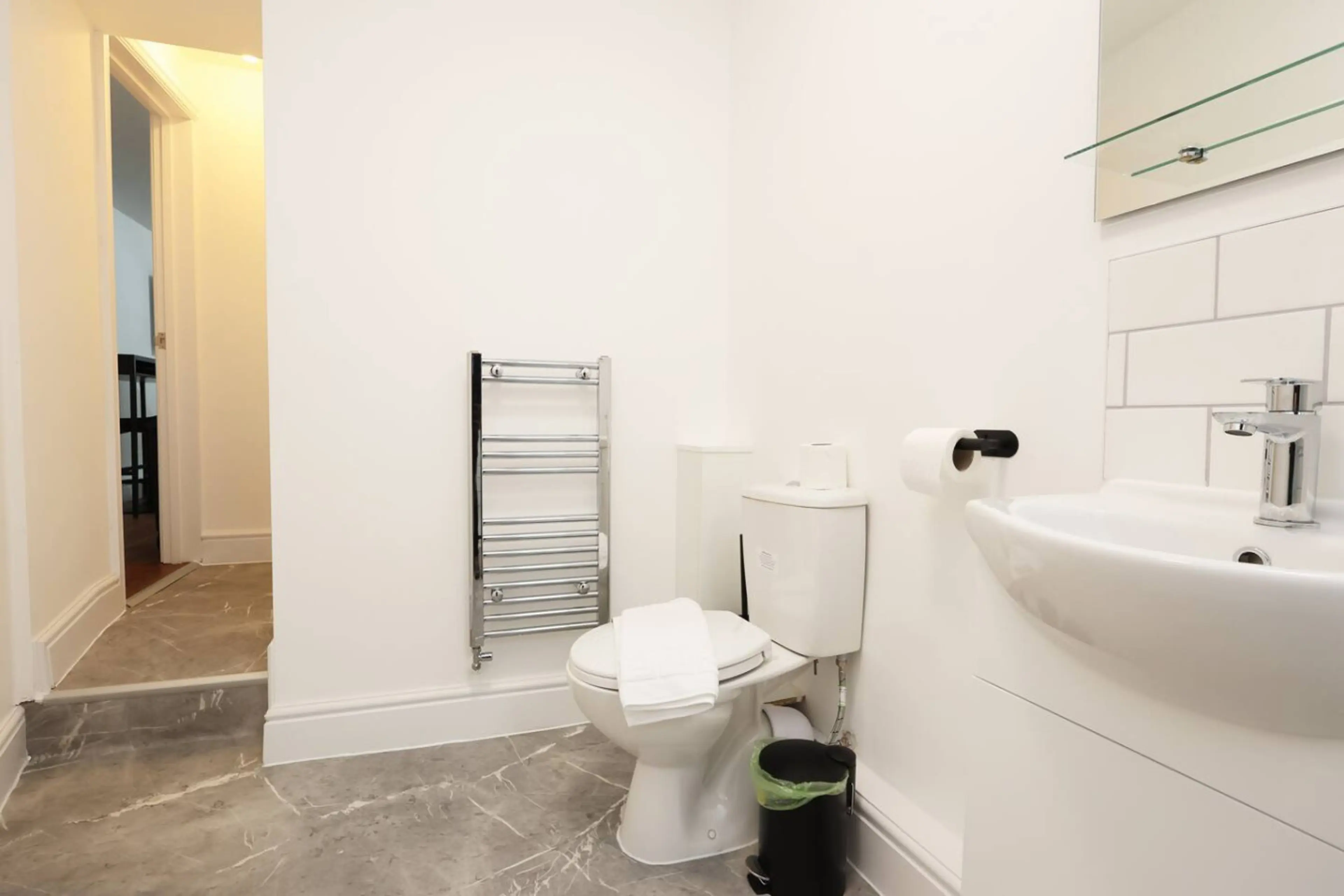 The New Lodge - Room 12 - Image 14