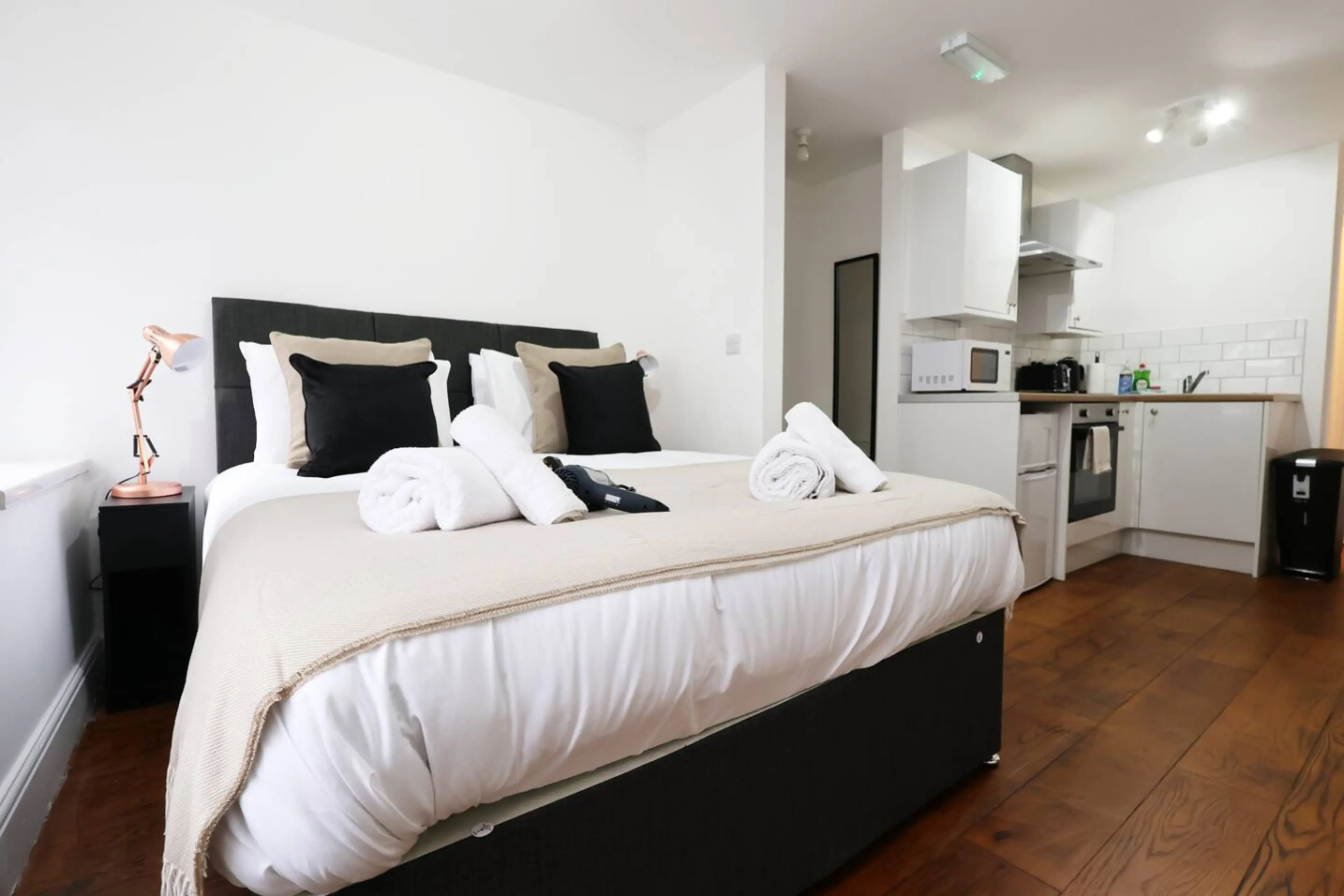 The New Lodge - Room 12 - Image 24