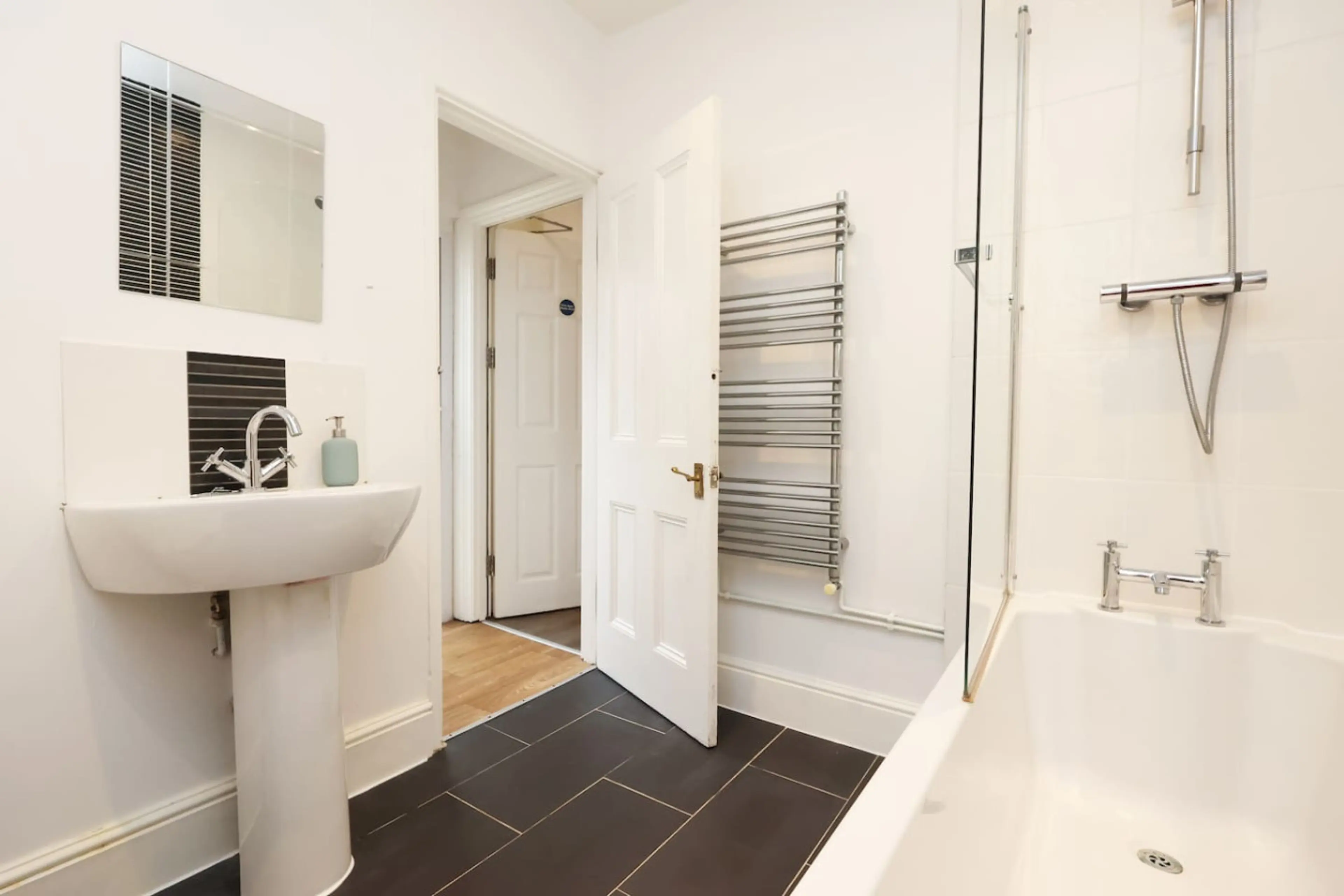 8 St Albans Road - Image 89