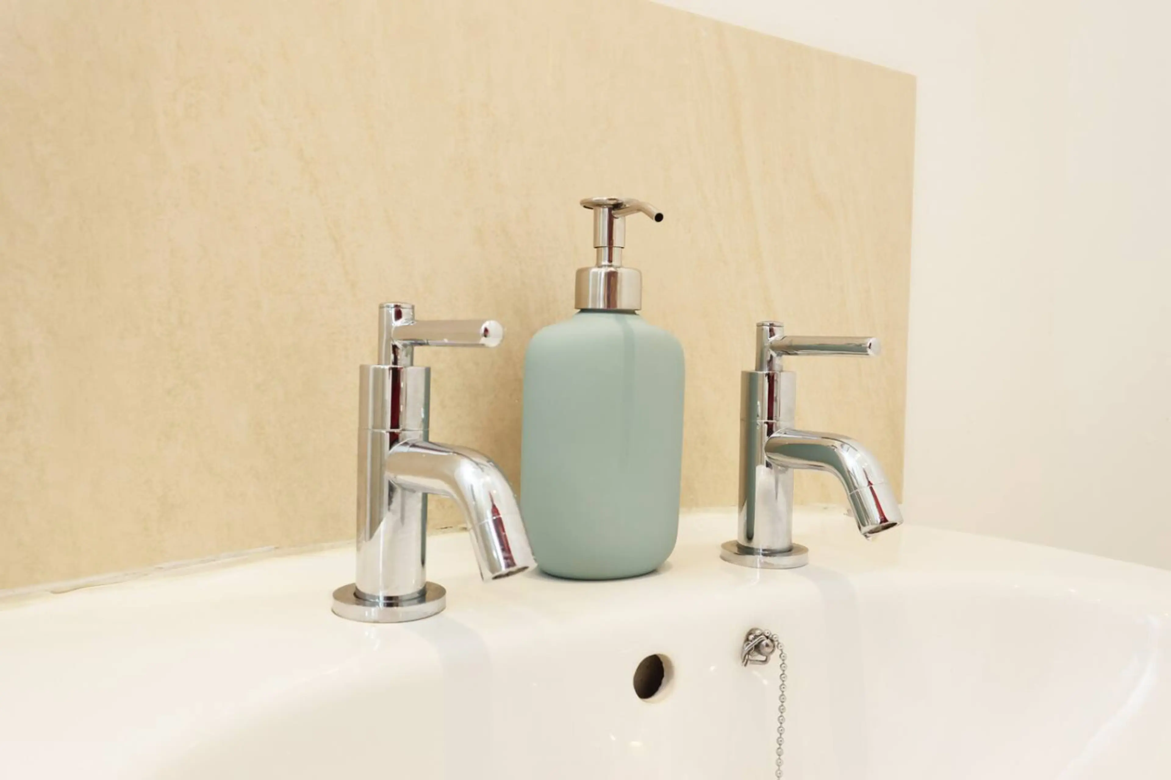 8 St Albans Road - Image 56