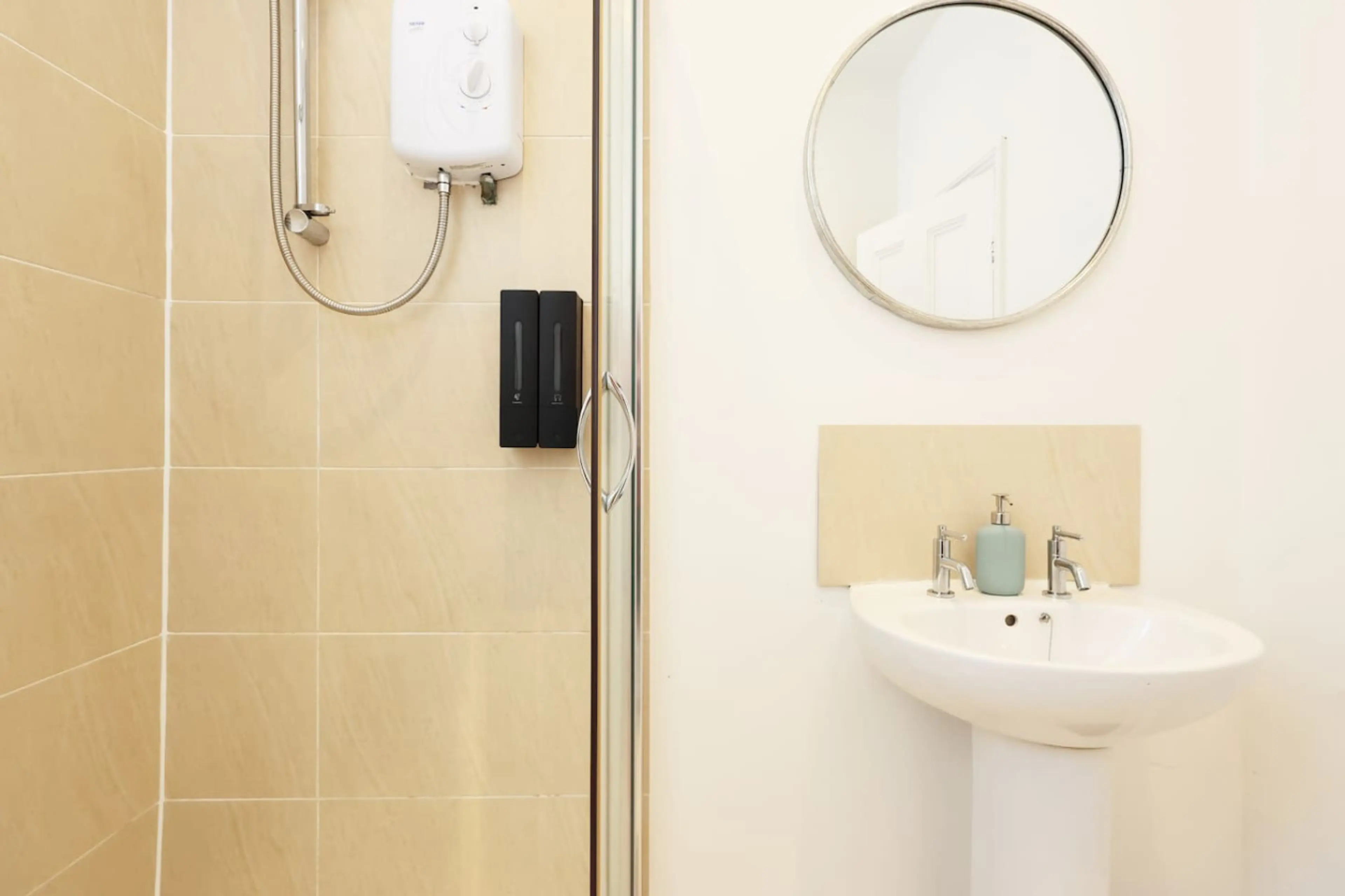 8 St Albans Road - Image 52