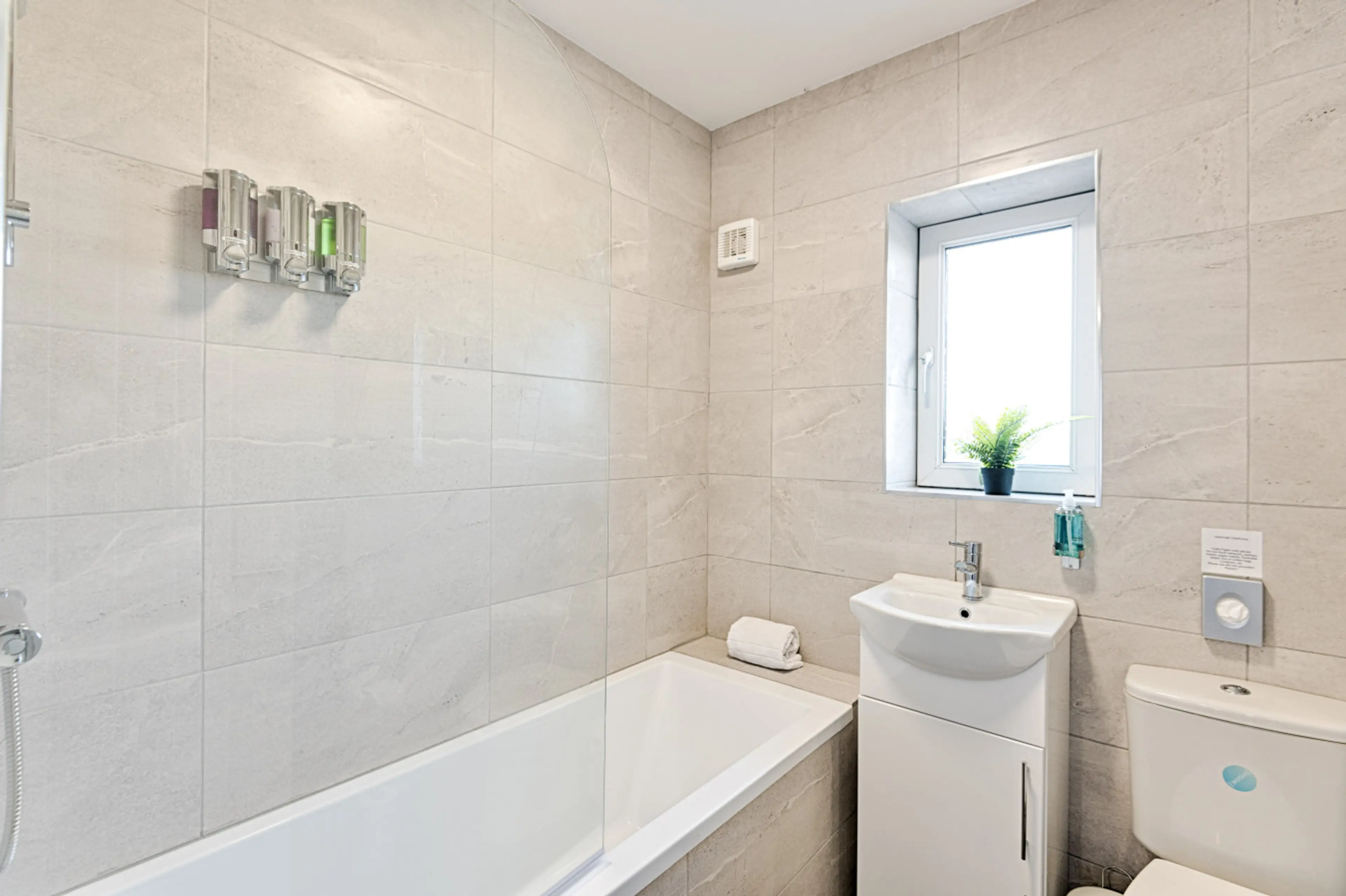 40 Glenroy Avenue - Image 16