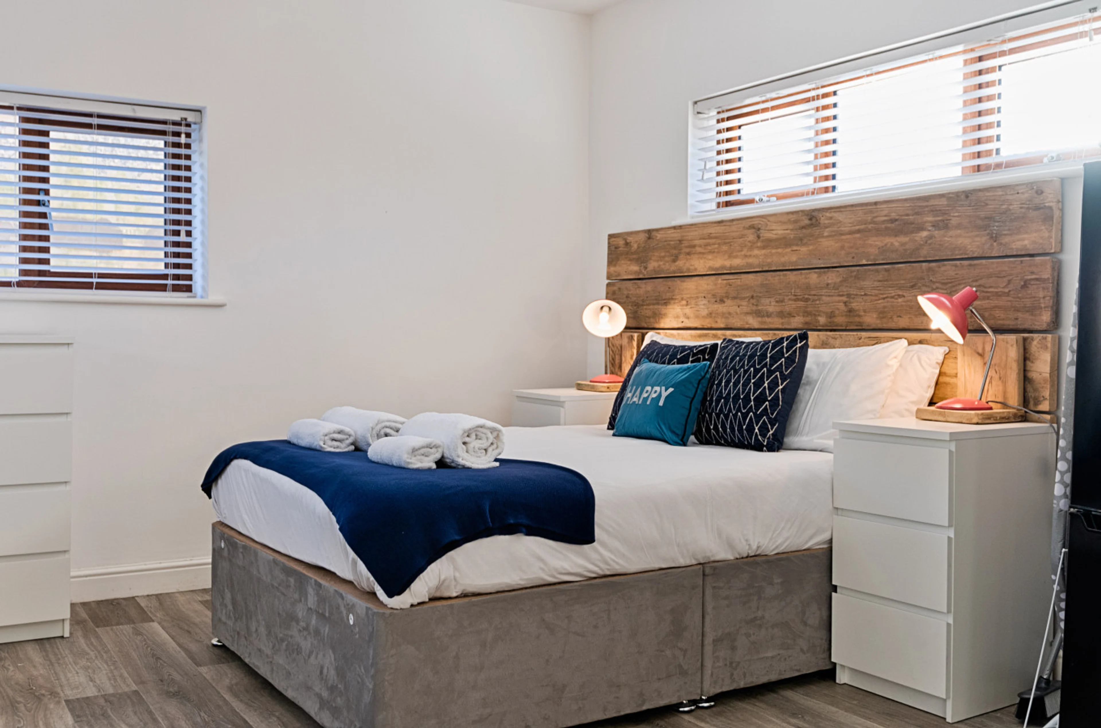 72B Ysgol Street - Main view