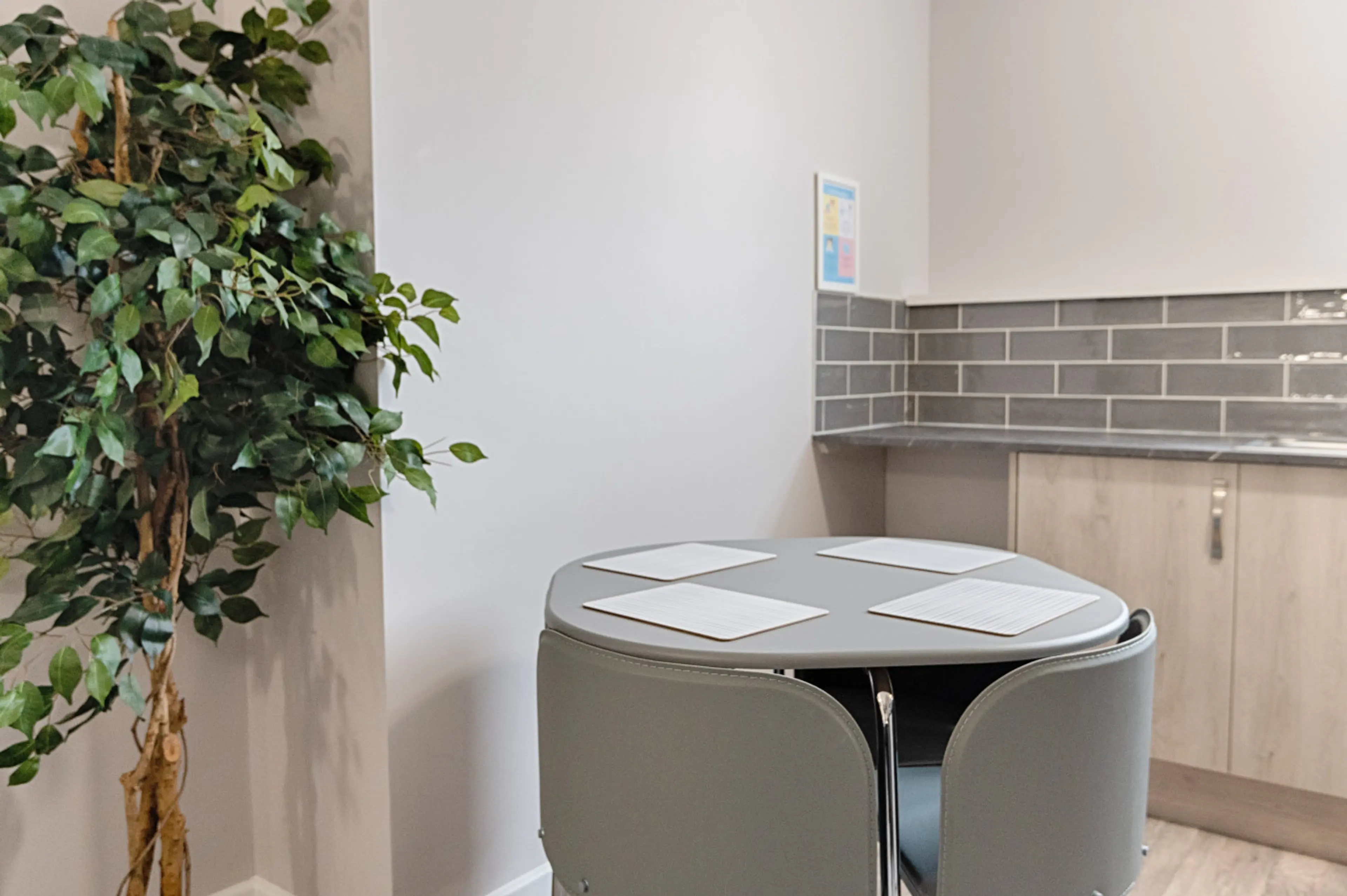 Studio 6 - 150 Neath Road - Image 11