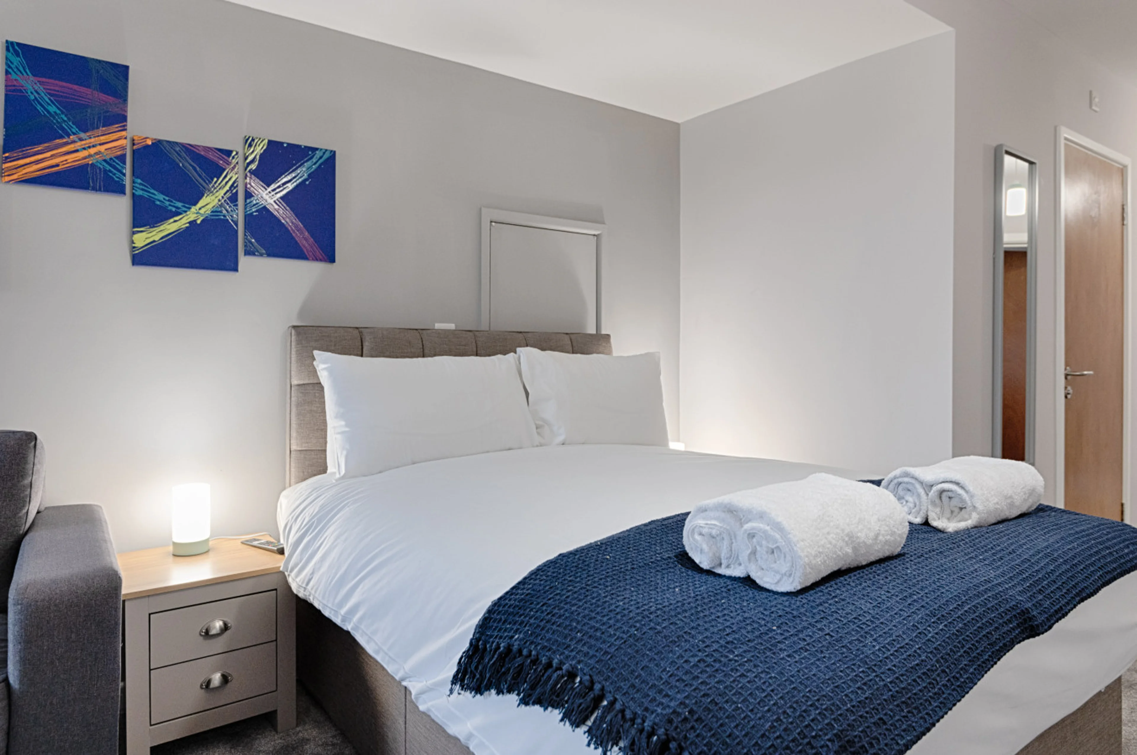 Studio 6 - 150 Neath Road - Main view