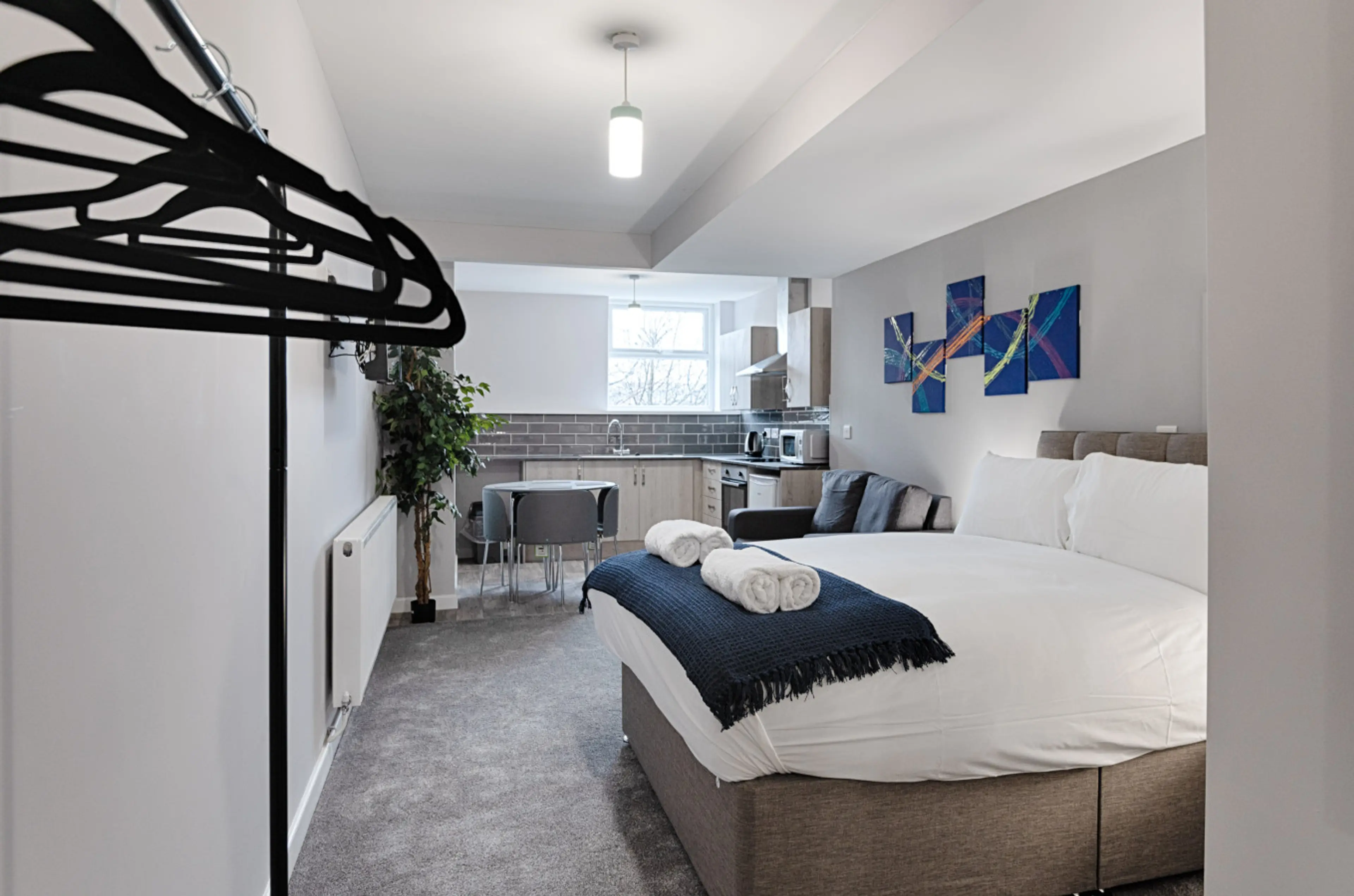 Studio 6 - 150 Neath Road - Image 8