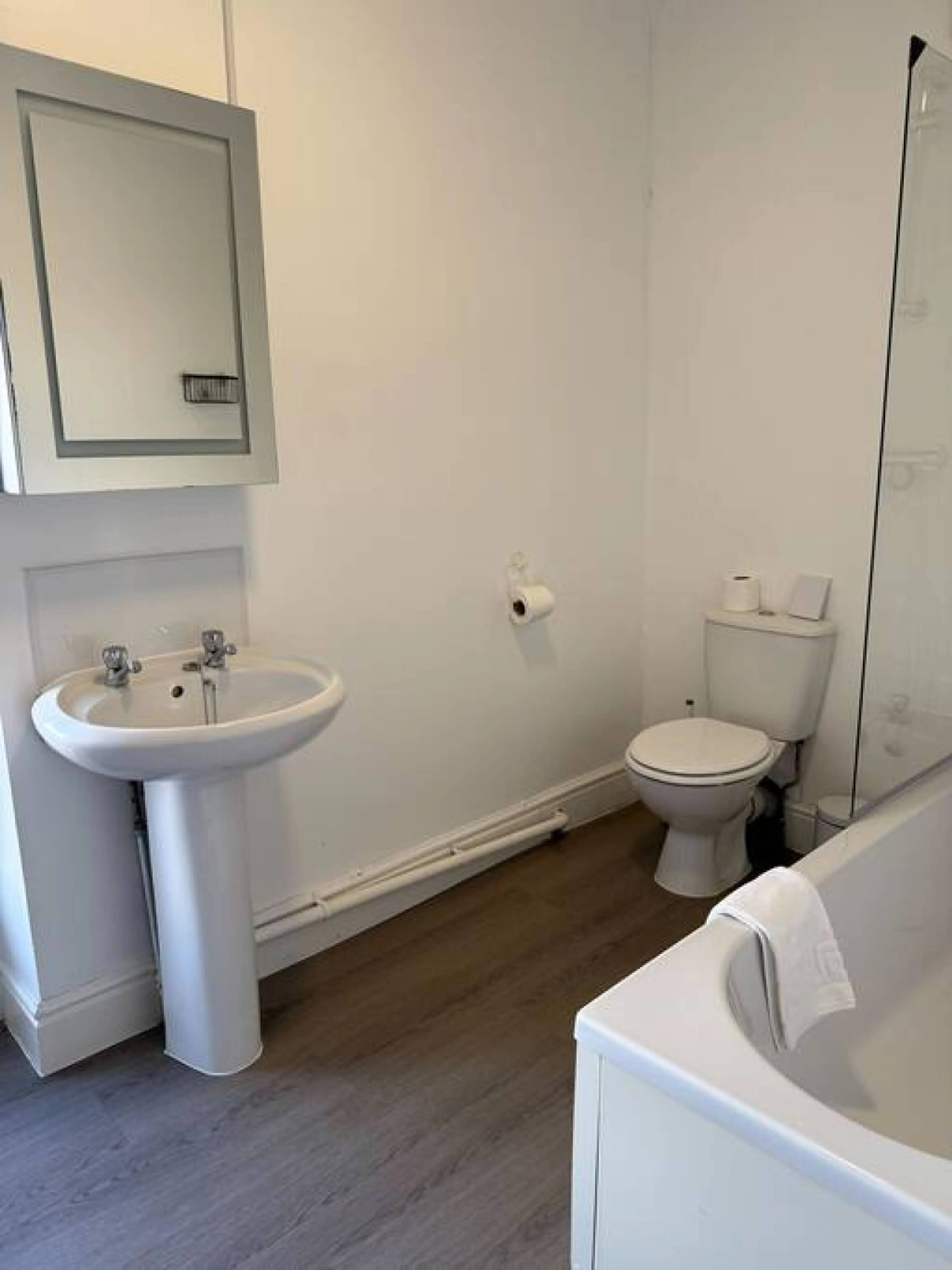 Workers Rest •3 Bed •2 Bath •Ideal for Contractors - Image 4