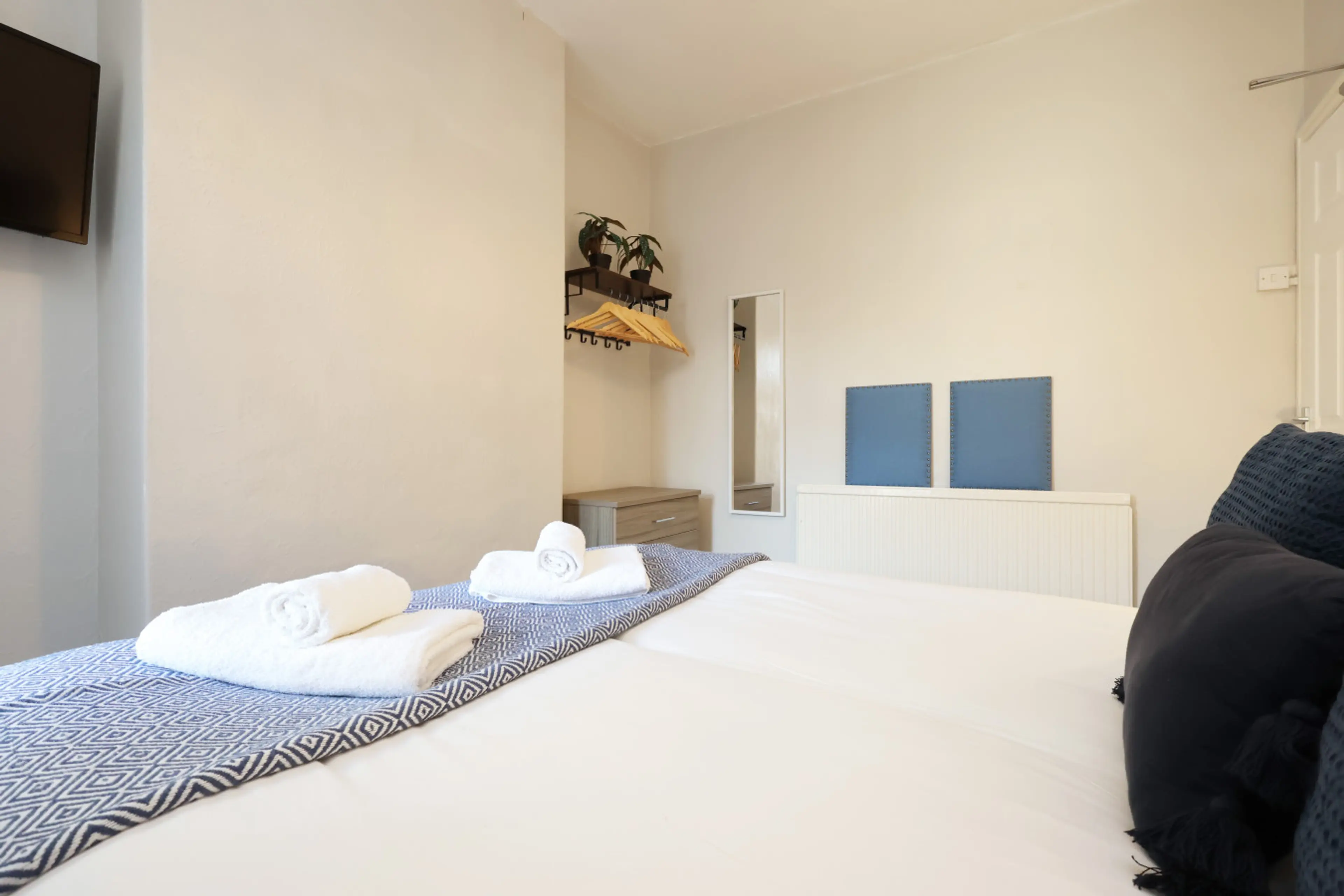 41 Pant Street - Image 35