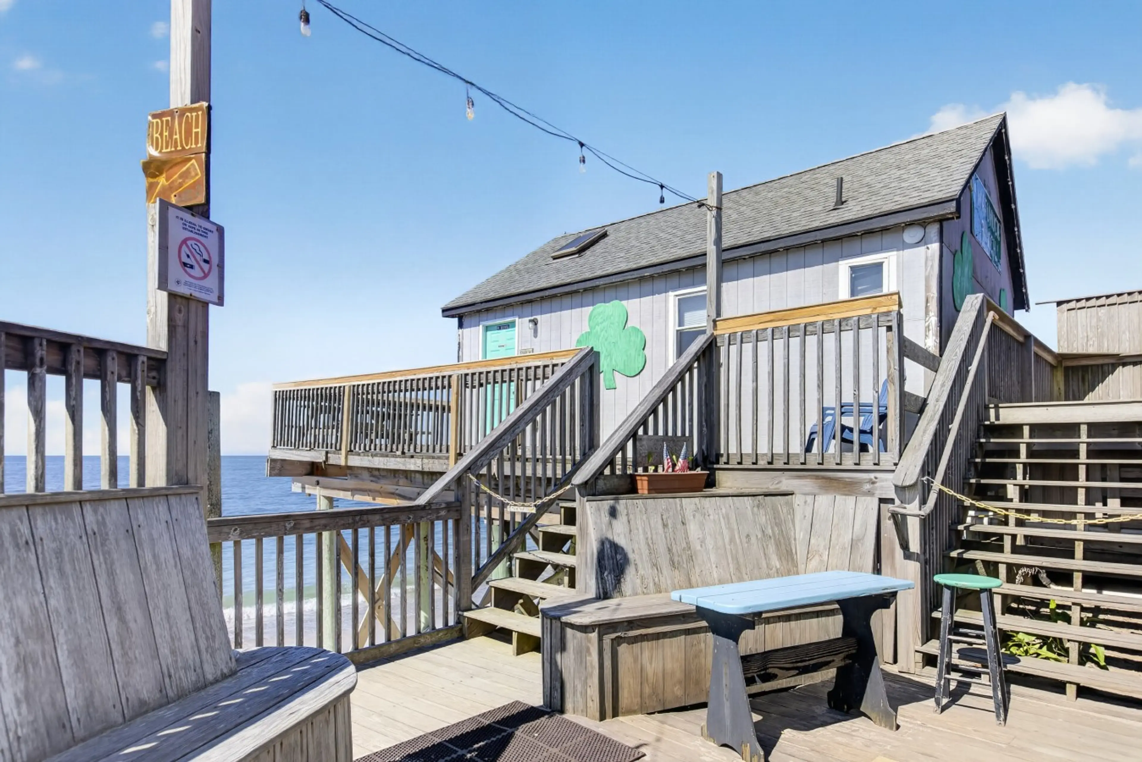 Pub mid deck