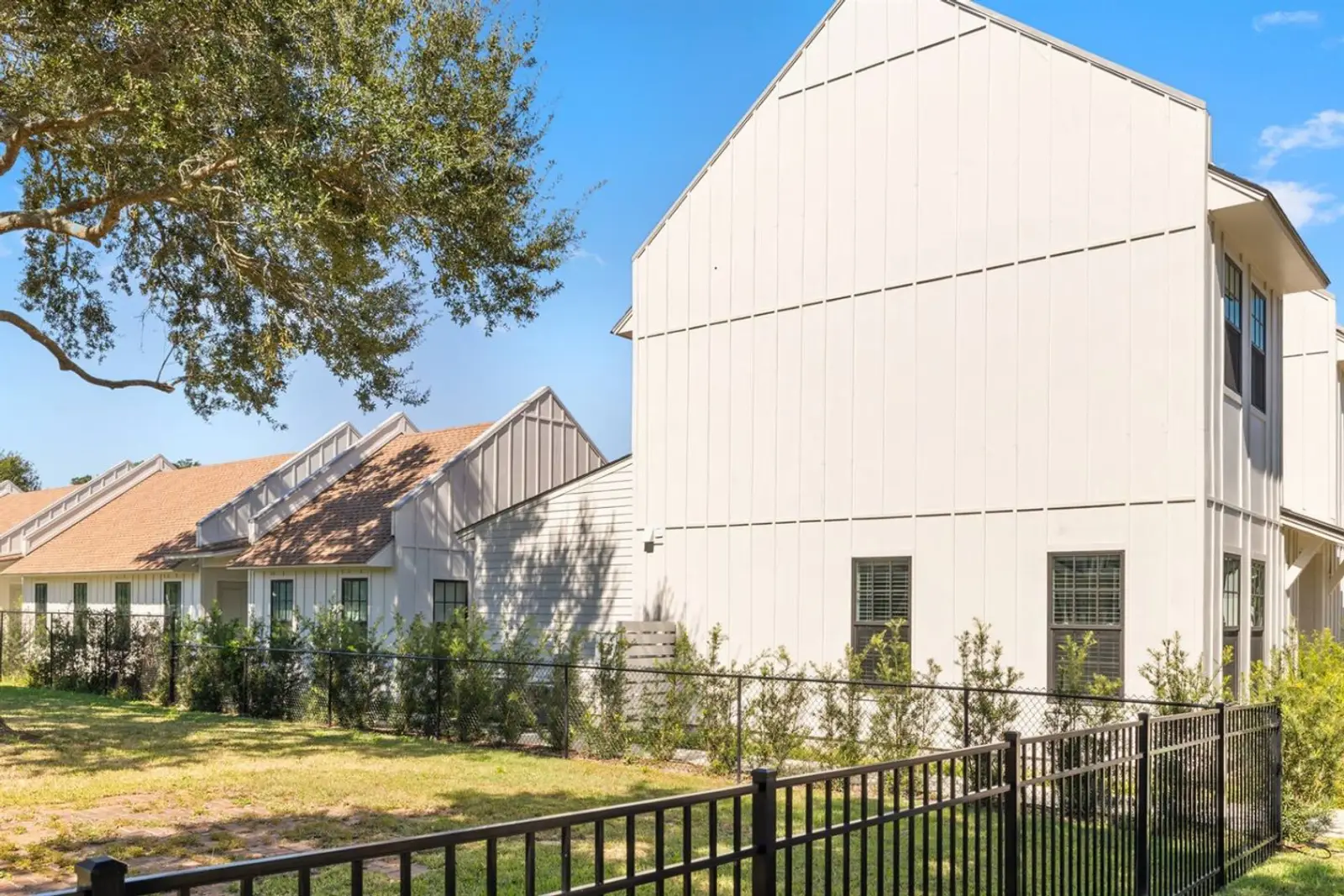 Indigo Landing #12 - Steps to Beach, Pool, Fast WiFi vacation rental in Pass Christian, MS — photo 37