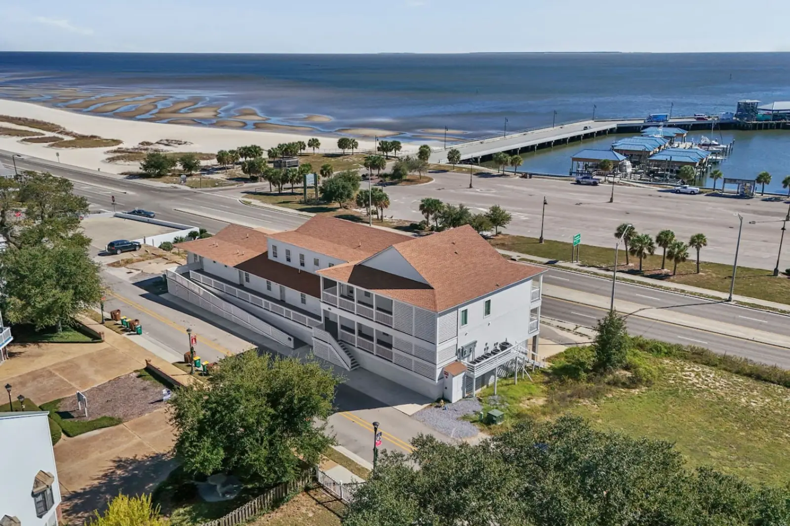 Couples Escape-Water View-King Bed-Pets Welcome w/ Fee vacation rental in Pass Christian, MS — photo 9