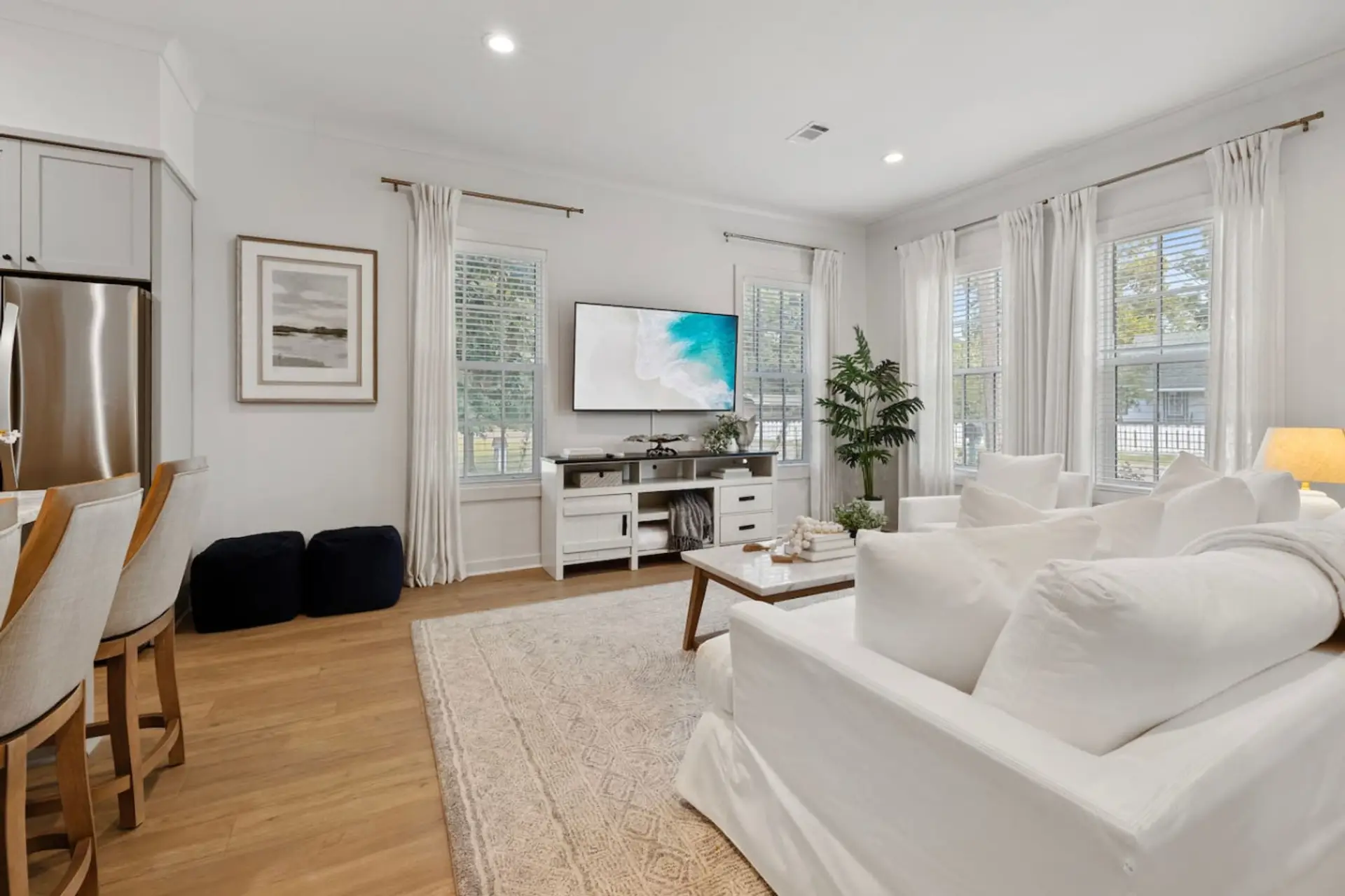 Bright living room with plenty of space to relax