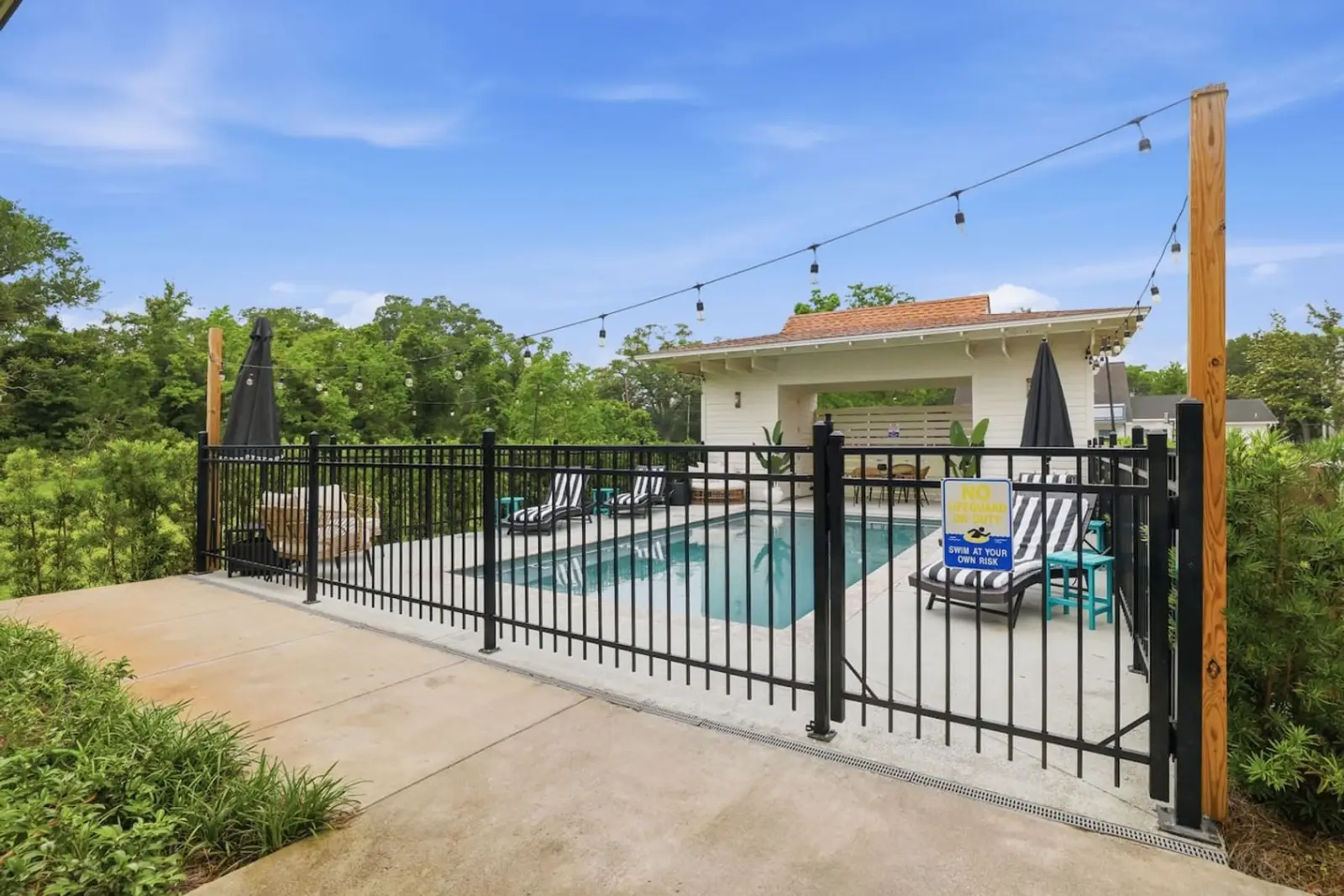 Coastal 1BR with Pool — photo 3