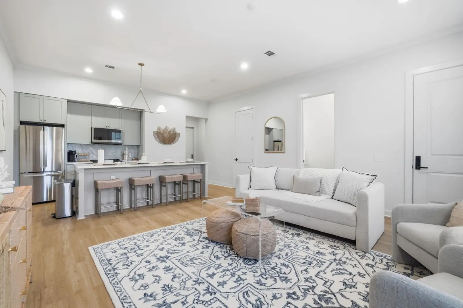 Coastal 1BR with Pool — photo 2