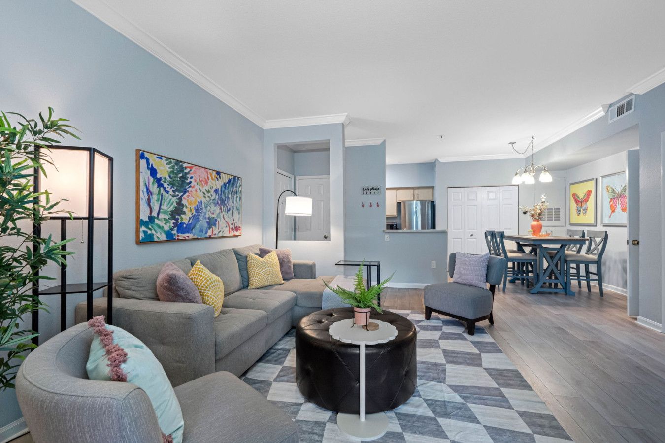Spacious 1 bedroom condo, walk to the water