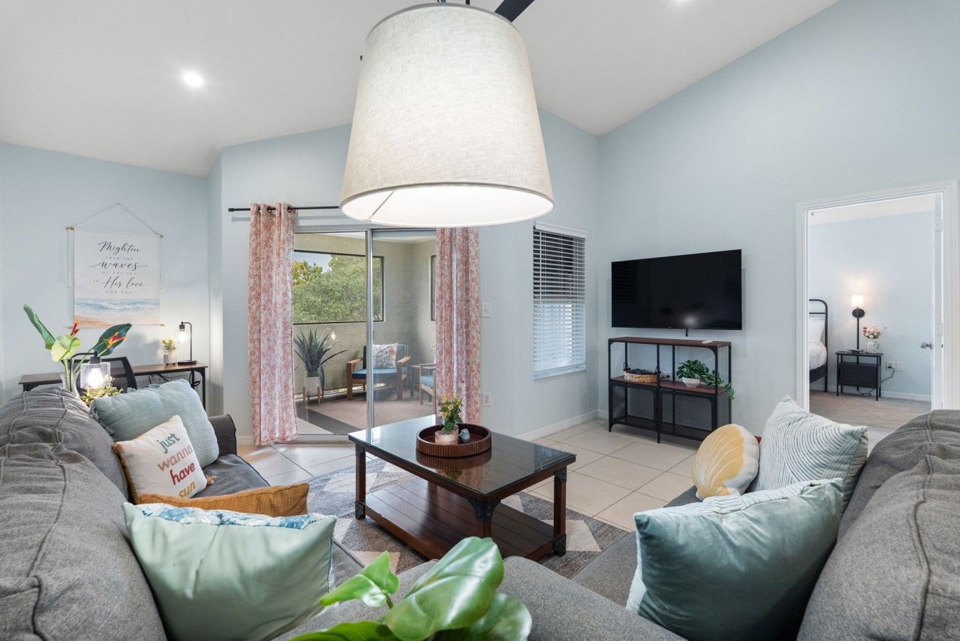 Freshly renovated top floor condo with pool, near beach