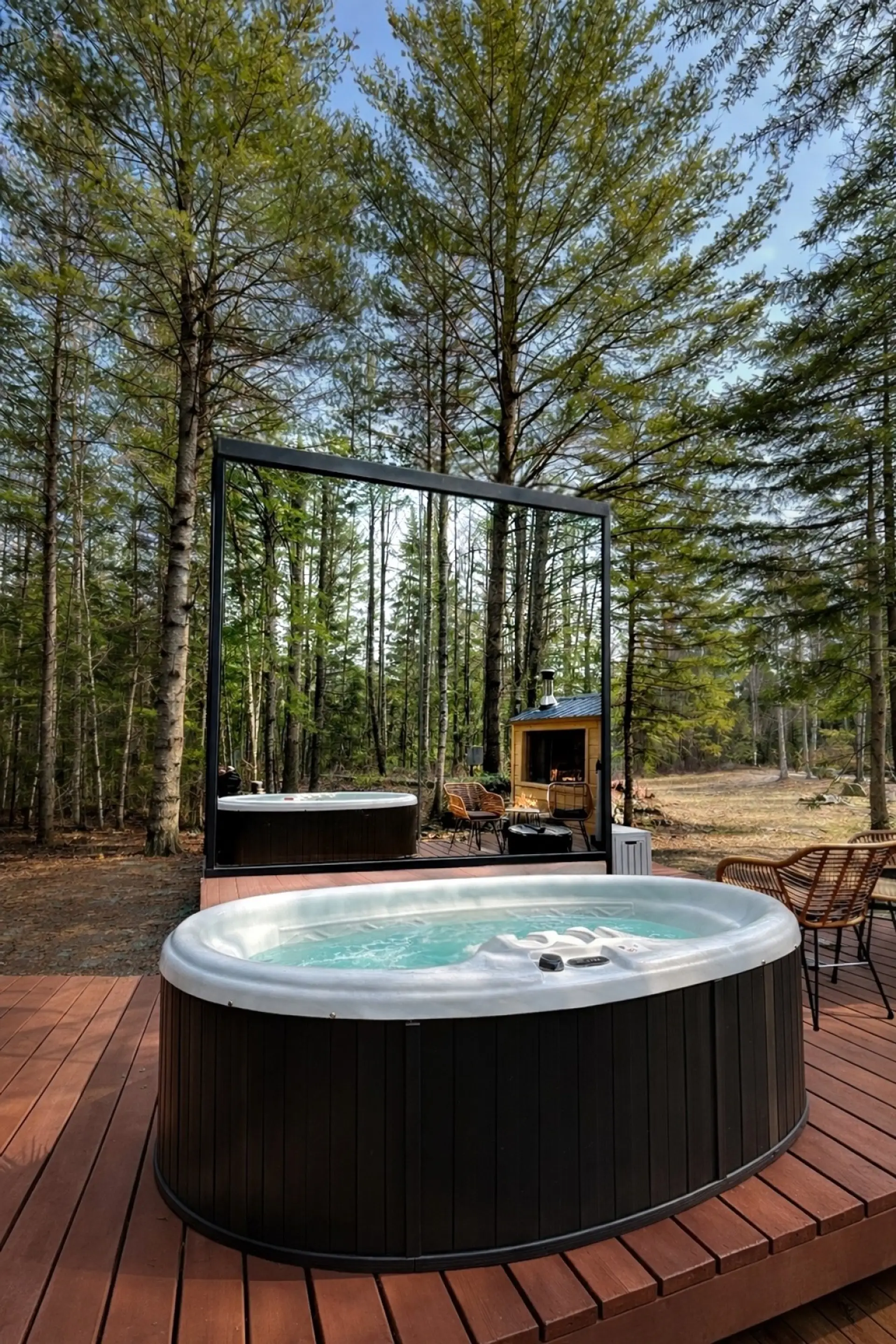 Glass house, hot tub & sauna
