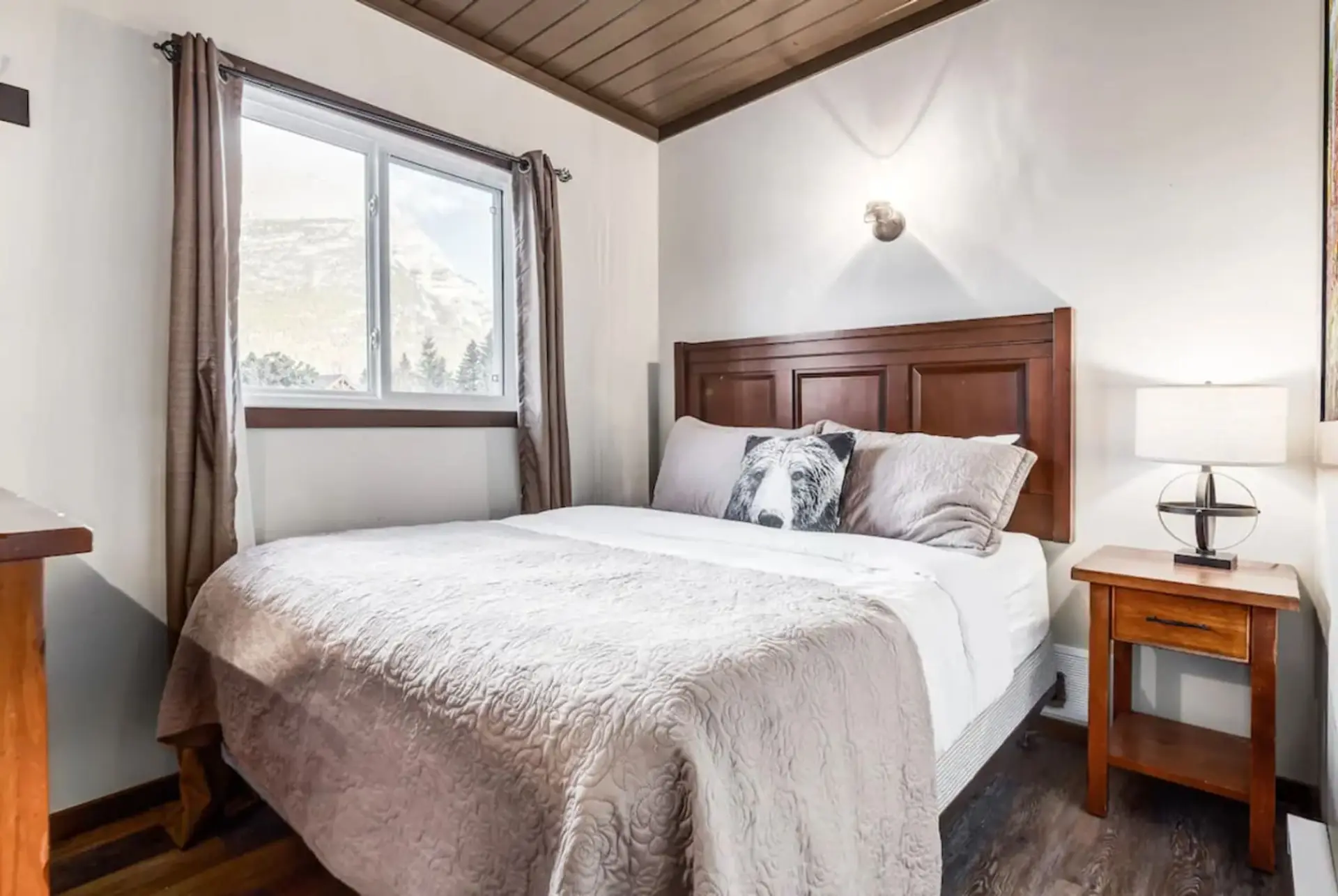 1 Bedroom with Queen bed