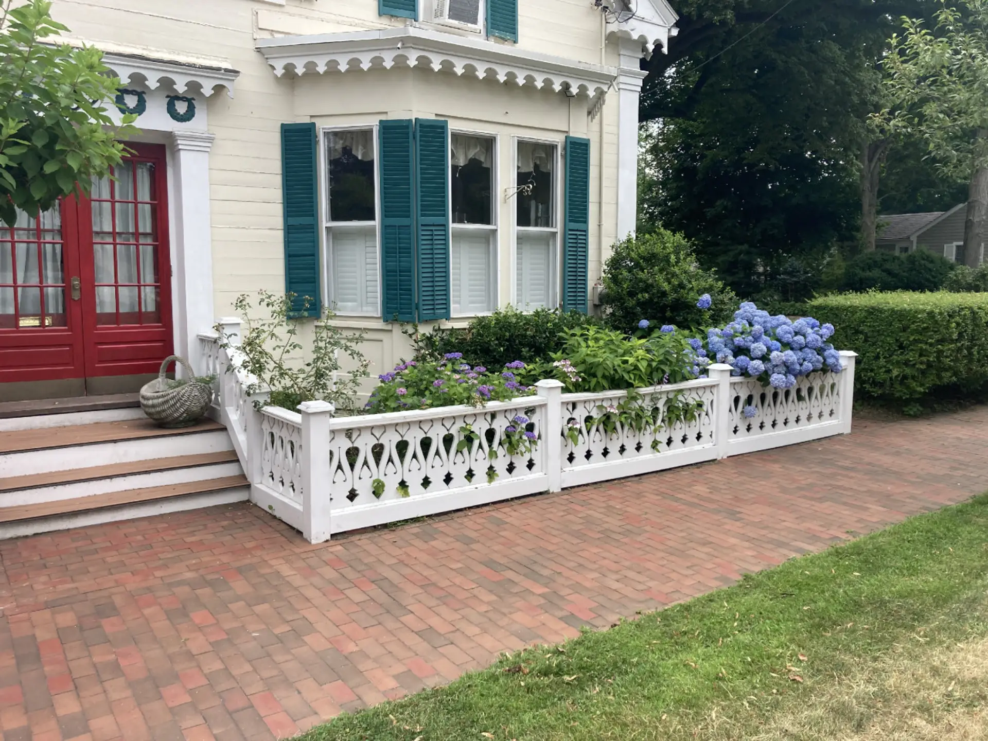 Walkable to historic downtown Newburyport for the best small business shopping and dining. The Clipper City Rail Trail is just half a mile away!
