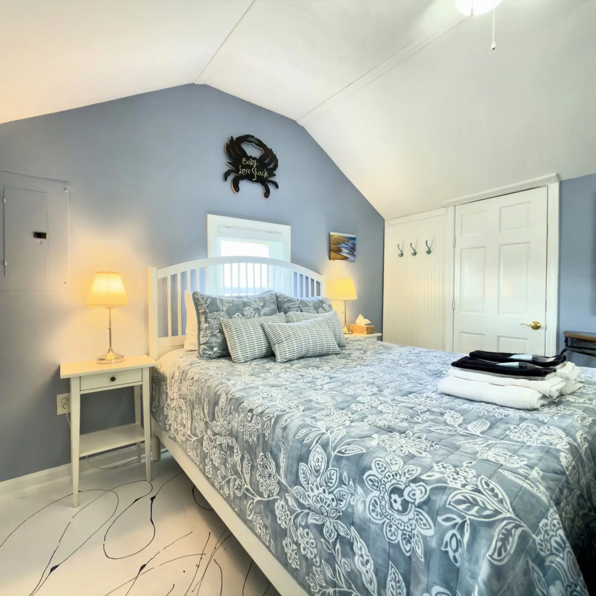 Your cozy getaway at Baby Love Shack, close to the beach, boardwalk, and Salisbury’s best spots!
