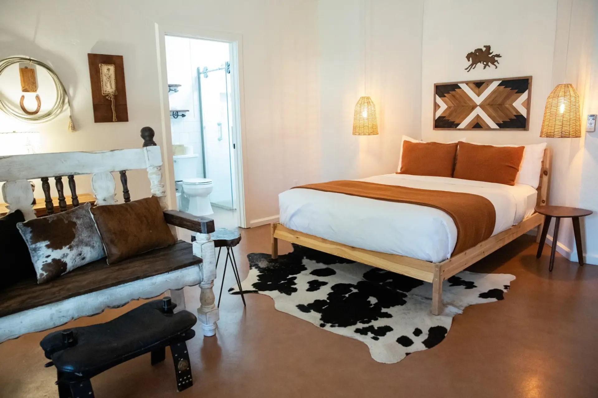 Queen bed and seating area in the Tejas Room