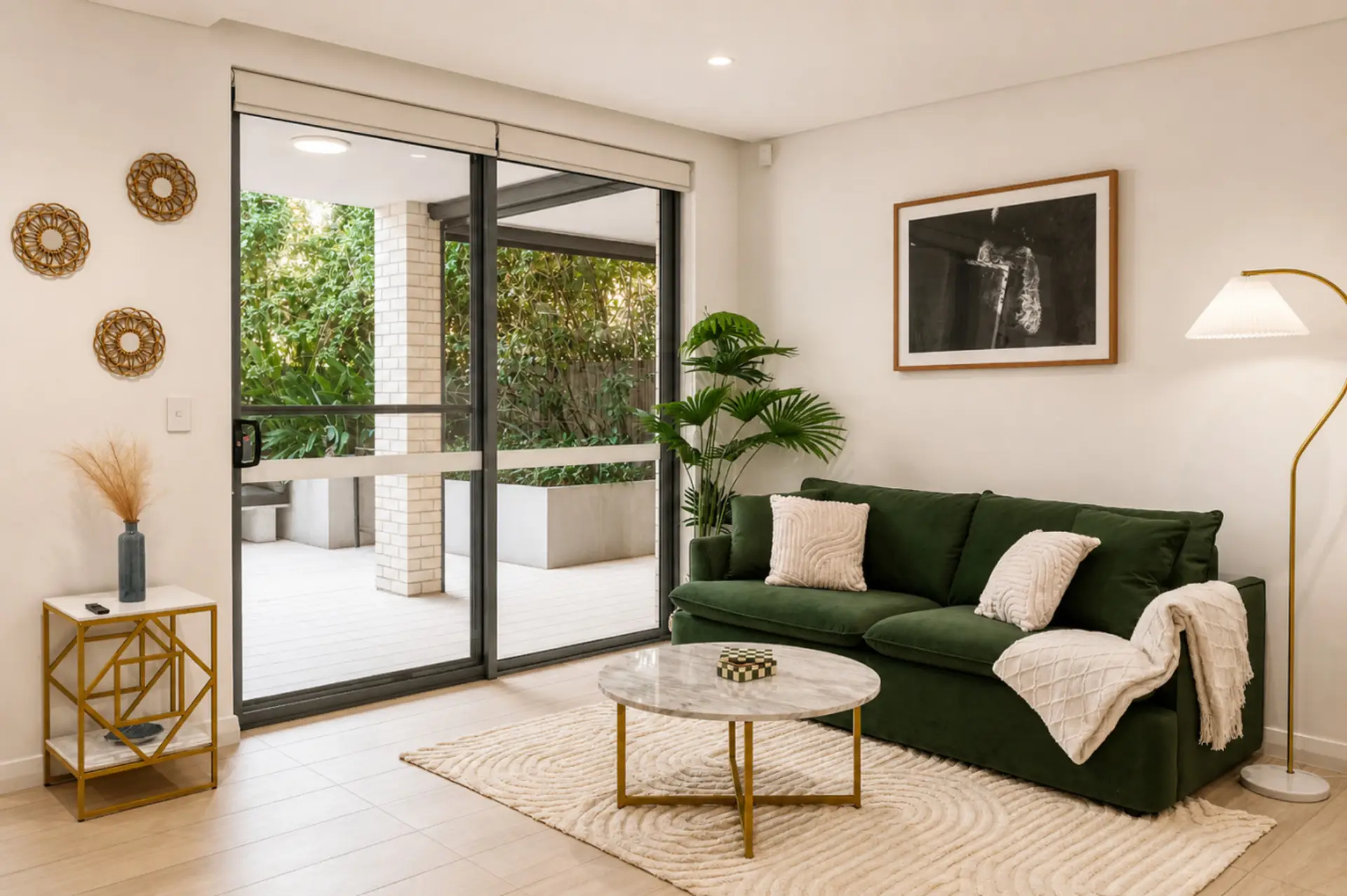 Luminous living Room with garden view
