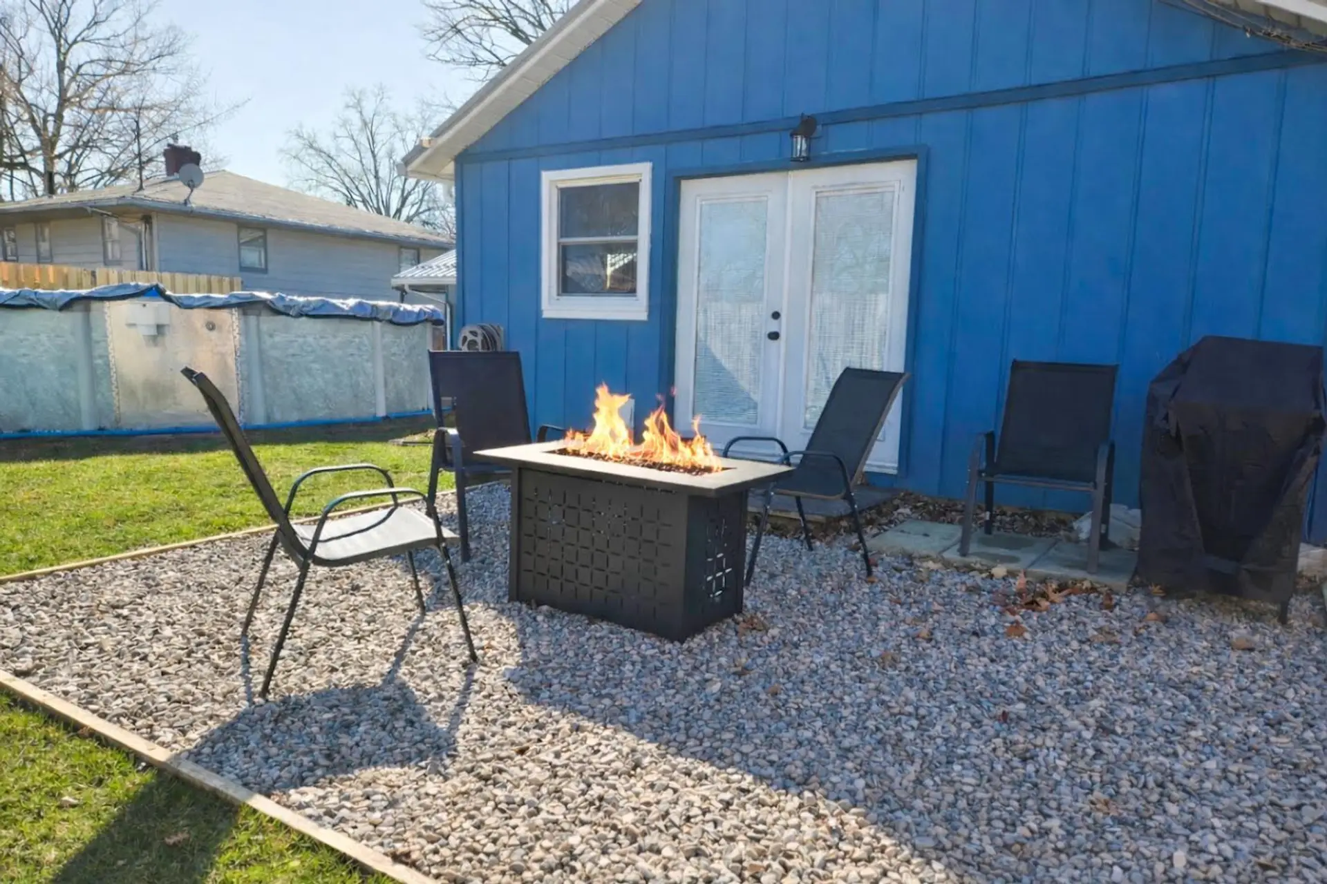 Gather around the cozy gas firepit and enjoy relaxing evenings