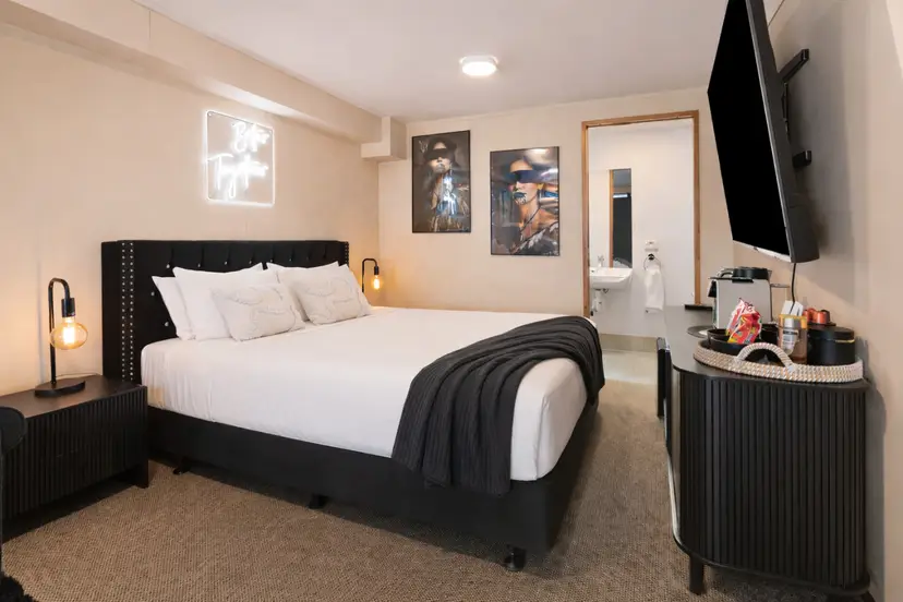 Lakefront Cinema Studio In Queenstown CBD!