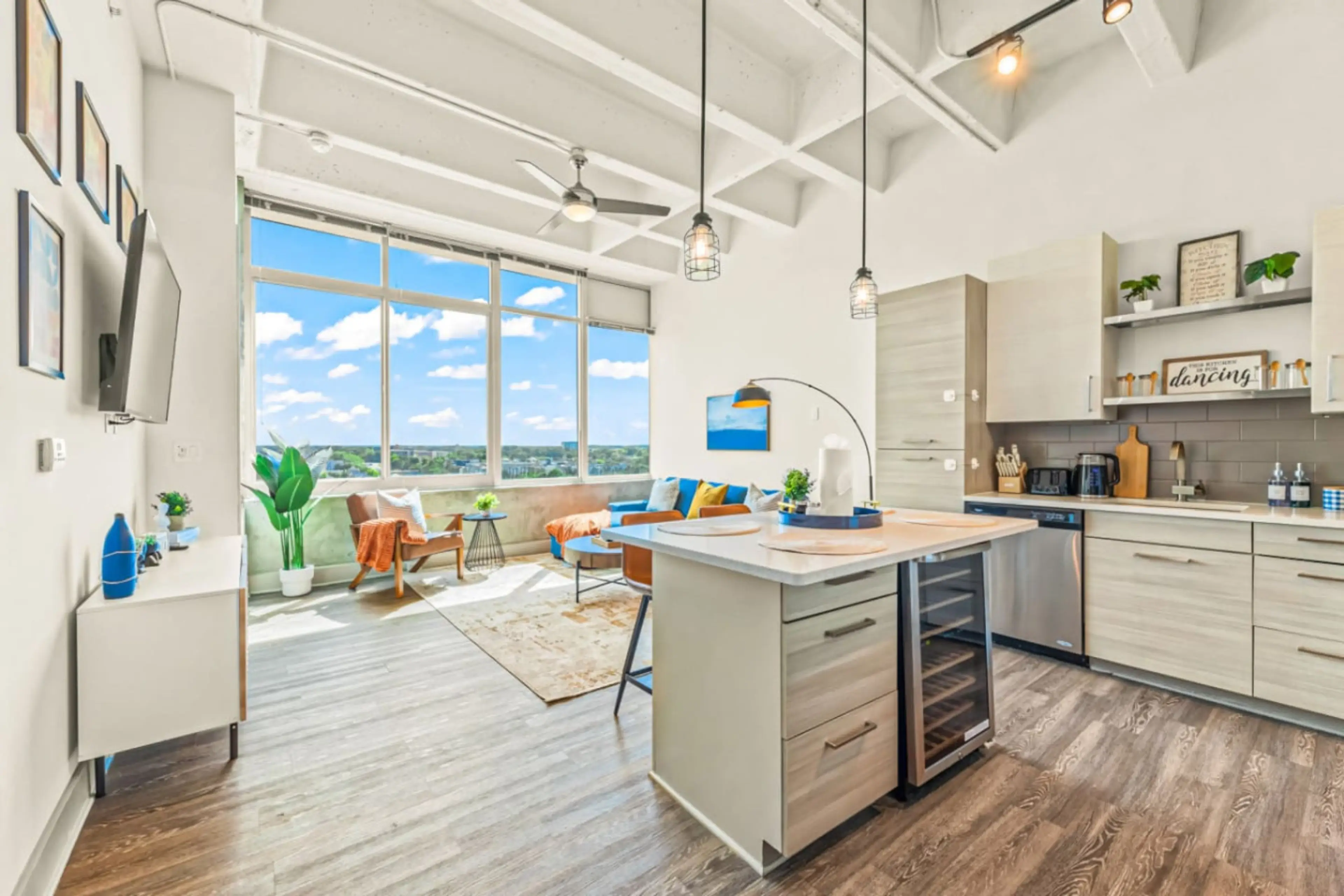 Living Area, Bright, airy space with stunning views and modern accents for your Atlanta getaway!