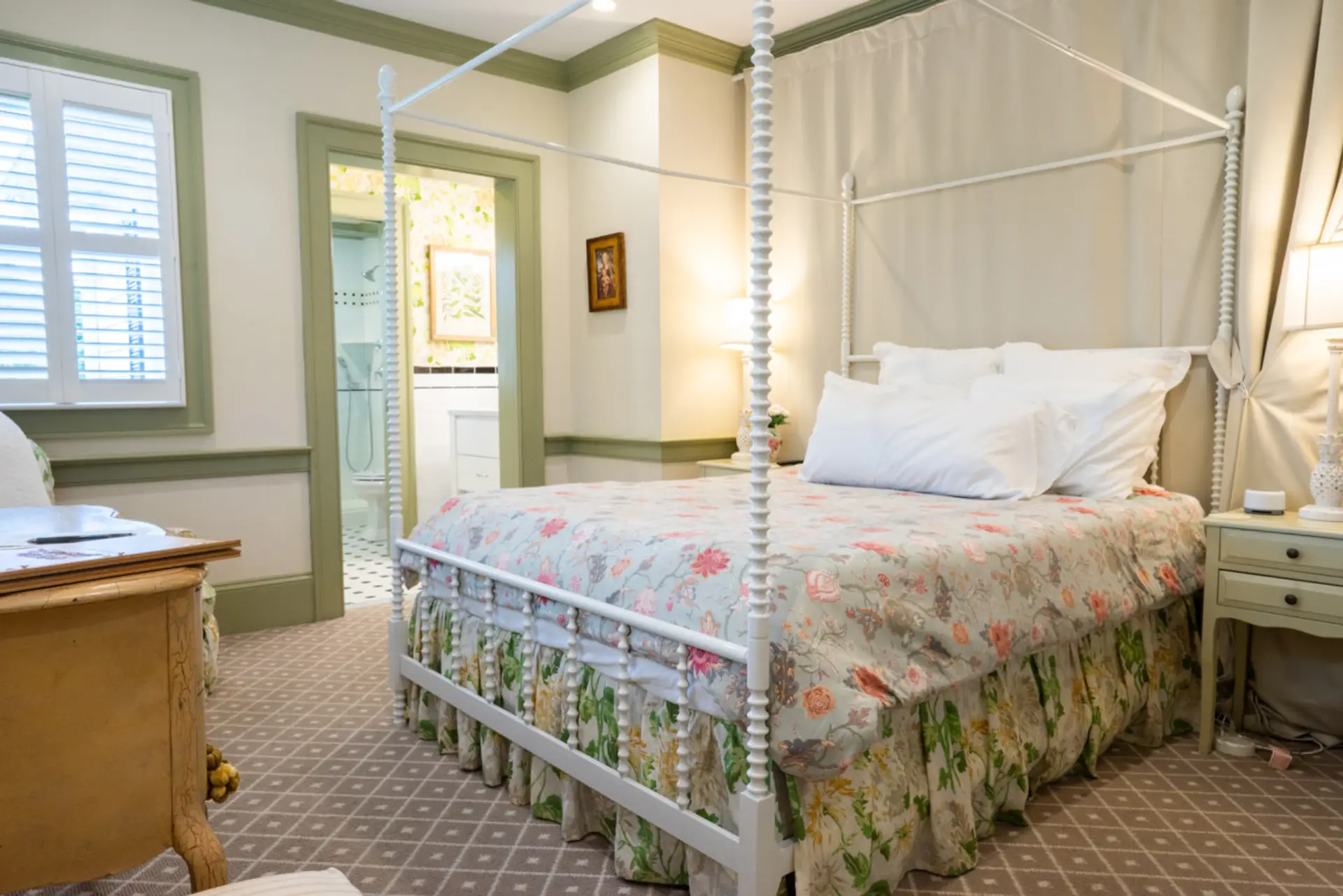 Spacious and light-filled, this charming room blends farmhouse elegance with timeless comfort.