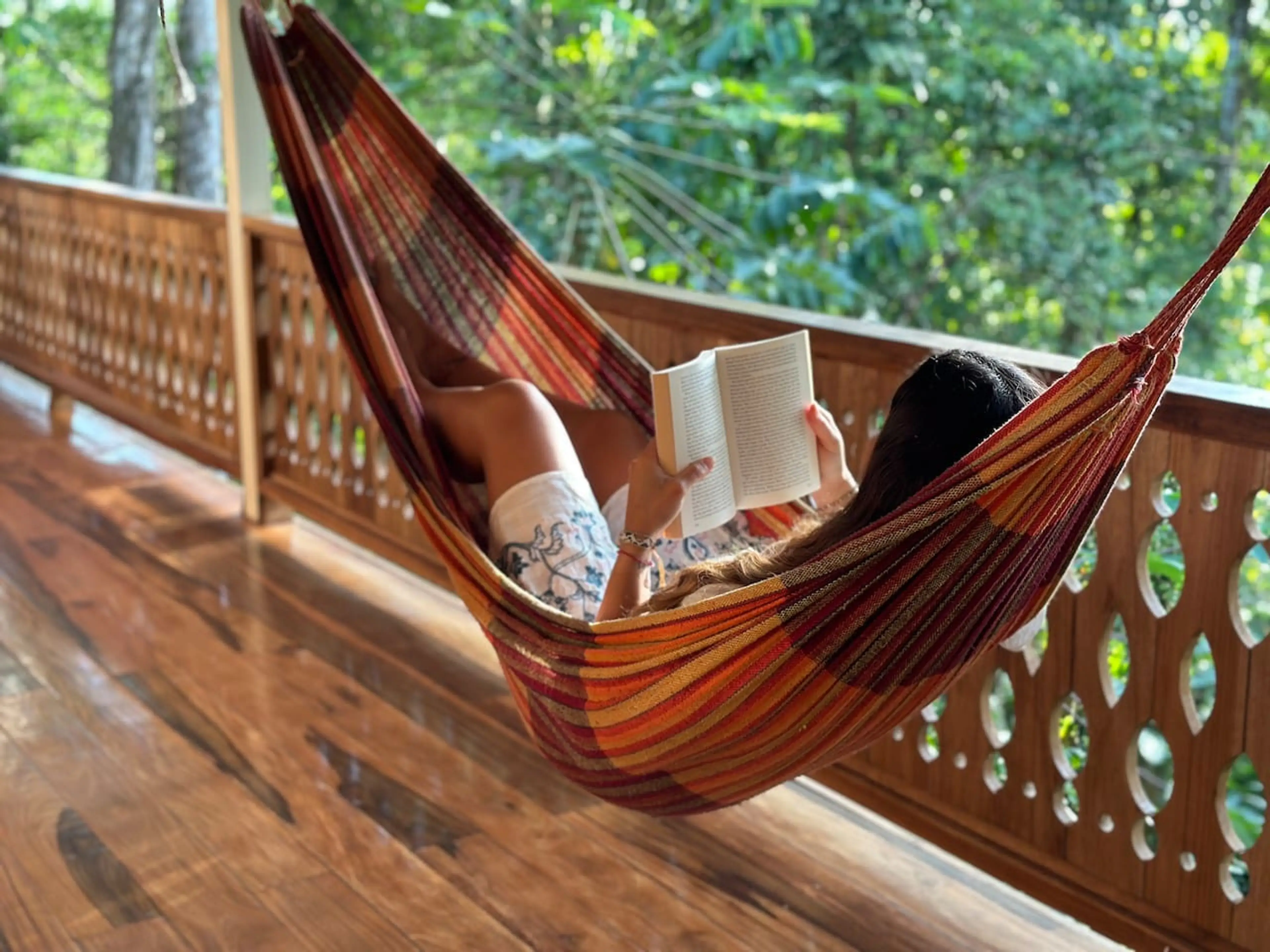 Four Hammocks on the side terraces - Blue Maverick