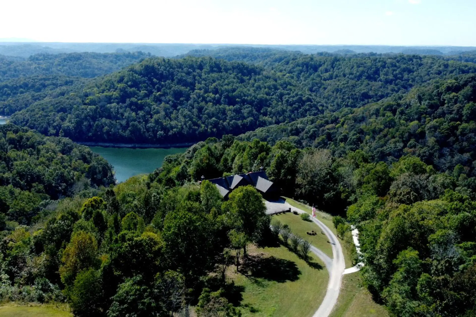 Leeric Lodge on Center Hill Lake