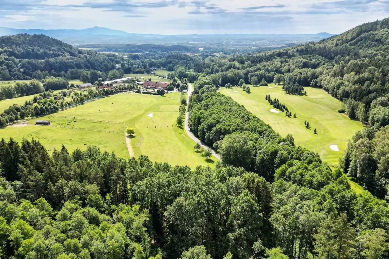 Château du Golf – Six-Bedroom Estate Next to Malevil Golf Resort