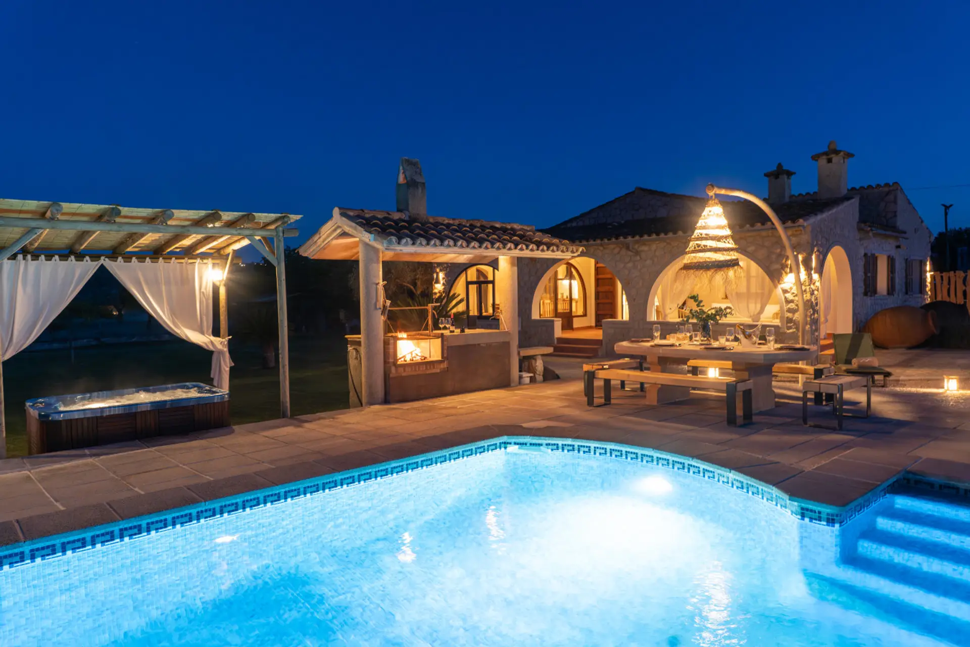 pool, barbacue, hot tub, house