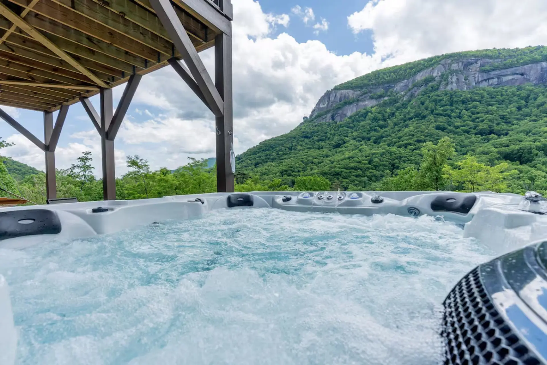 Hot tub facing the Chimney Rock cliffs