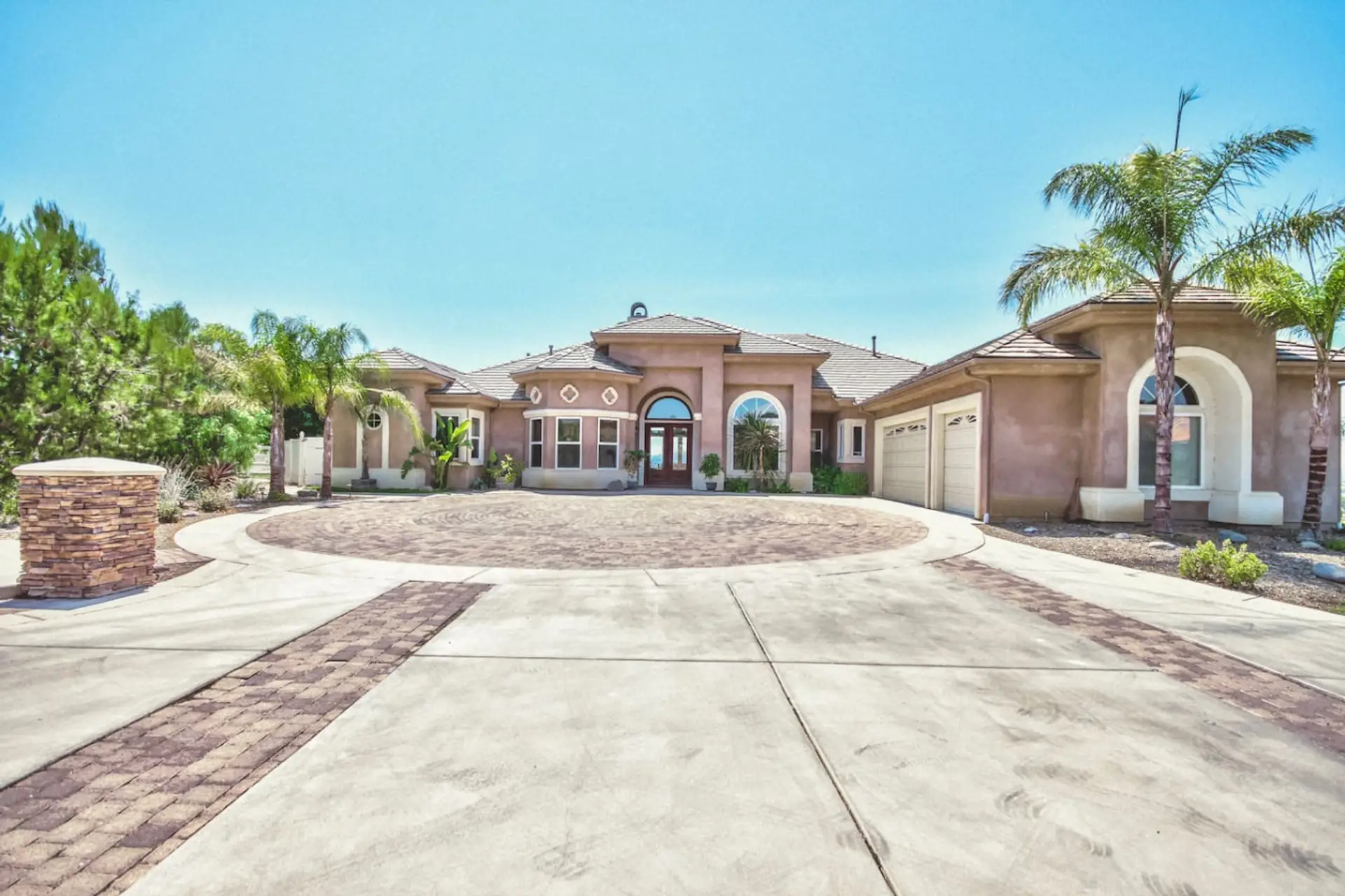 Big Driveway & Entryway
