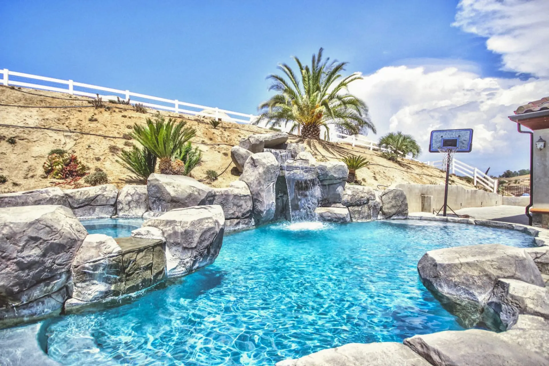 Gorgeous pool & hot tub