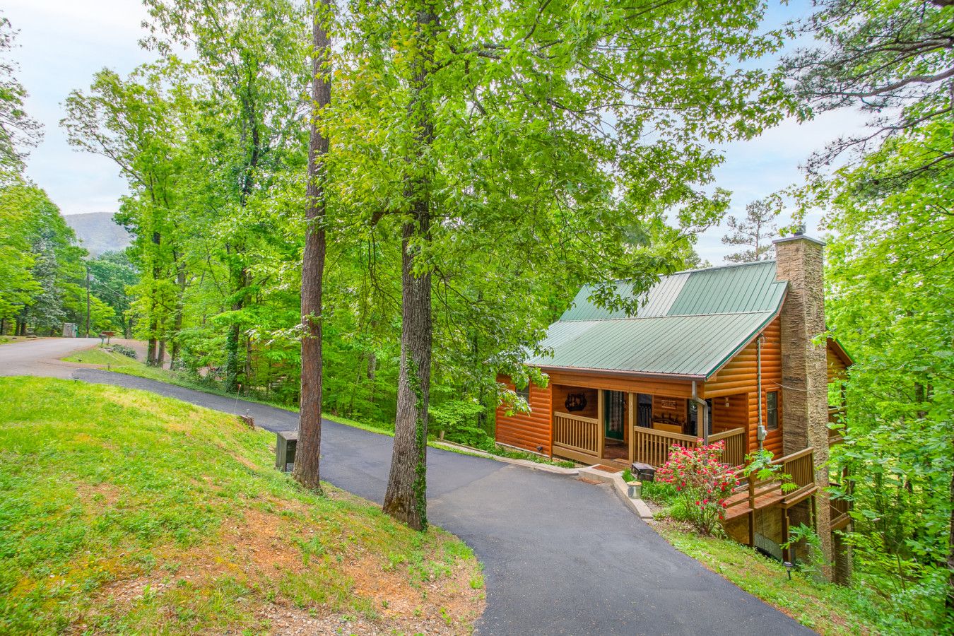 Smokies Cabin Life: View, Hot Tub, Grill, Game Room