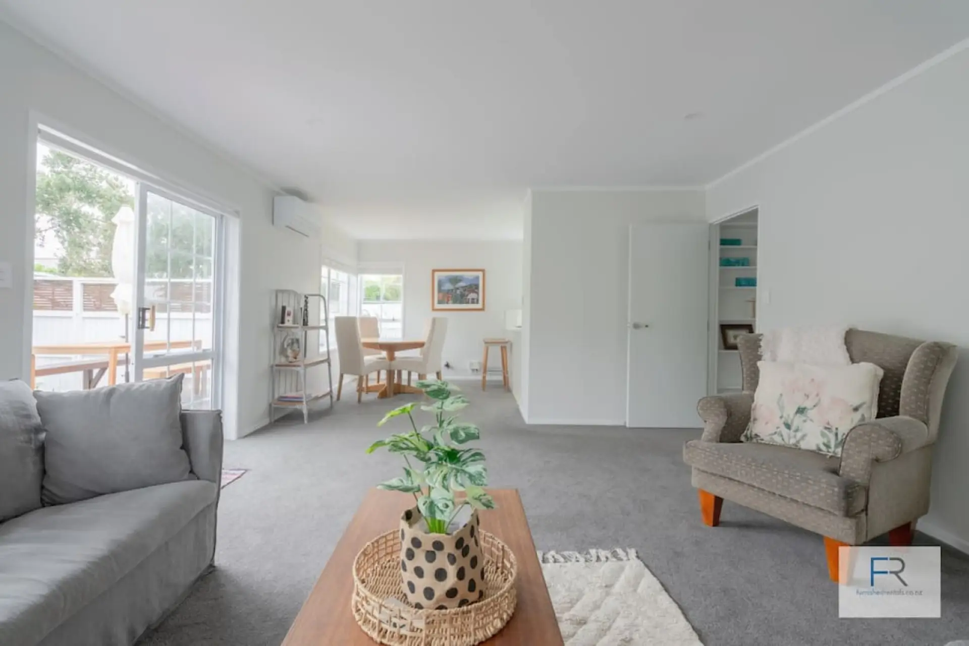 Lovely lounge with heat pump and smart tv