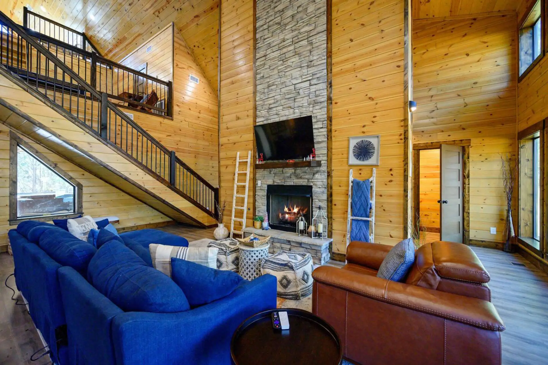 Living Room with fireplace