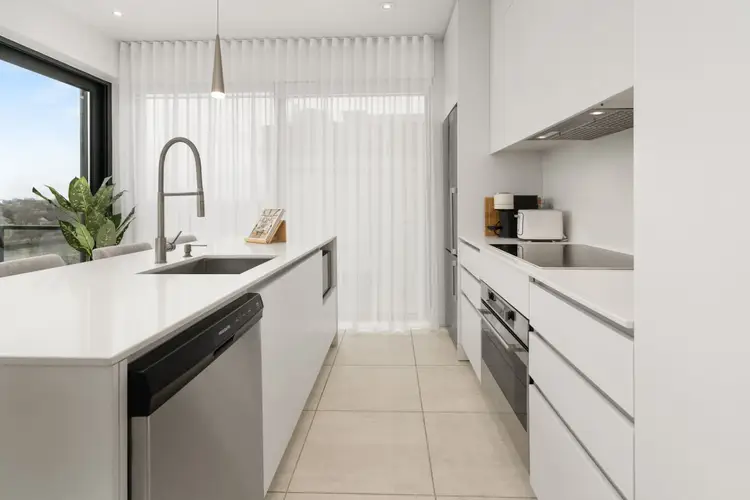 Waterfront Triplex | Rooftop Jacuzzi | Panoramic River Views | Laval